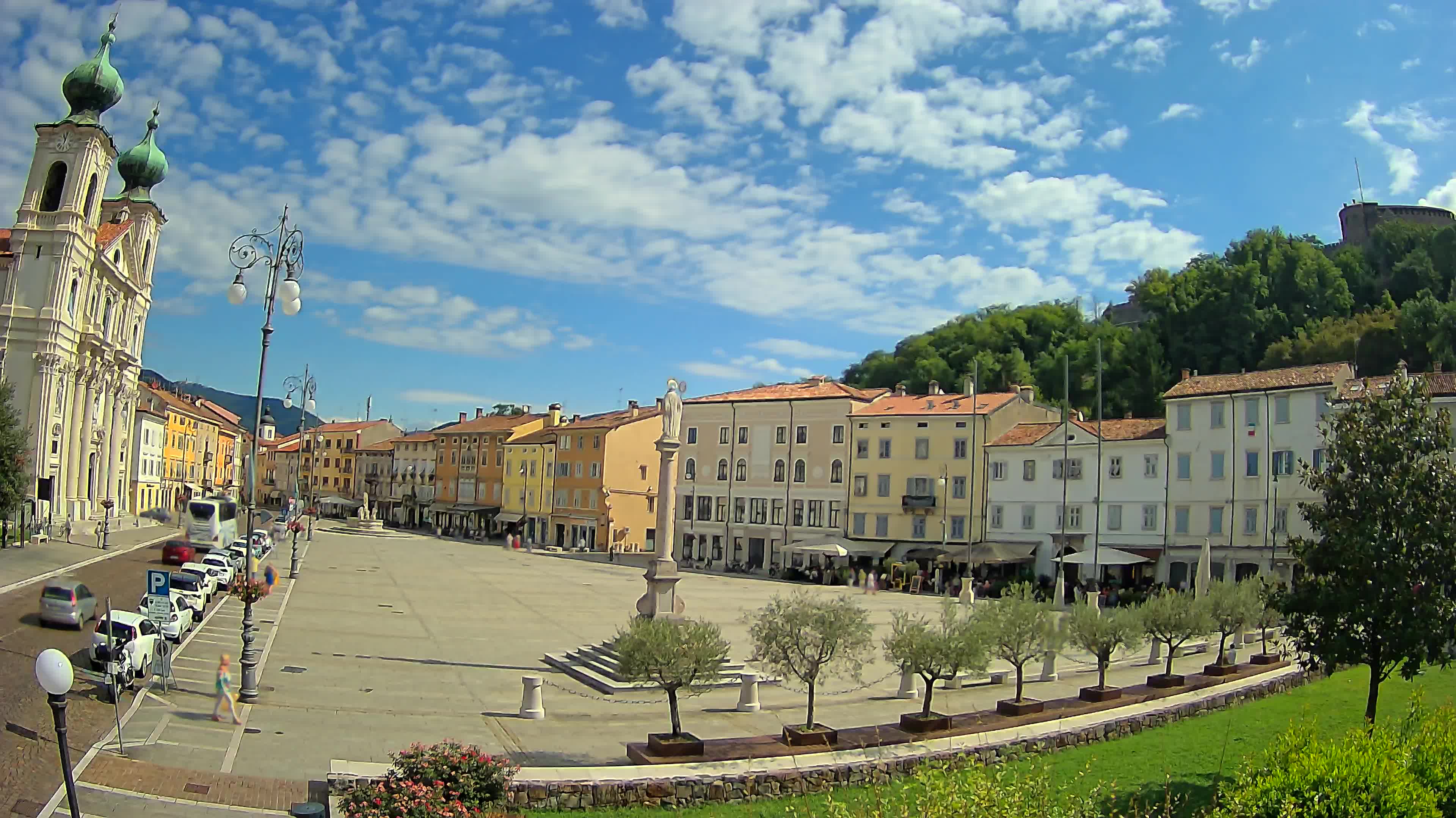 Kamera Gorica Travnik in cerkev sv. Ignacija