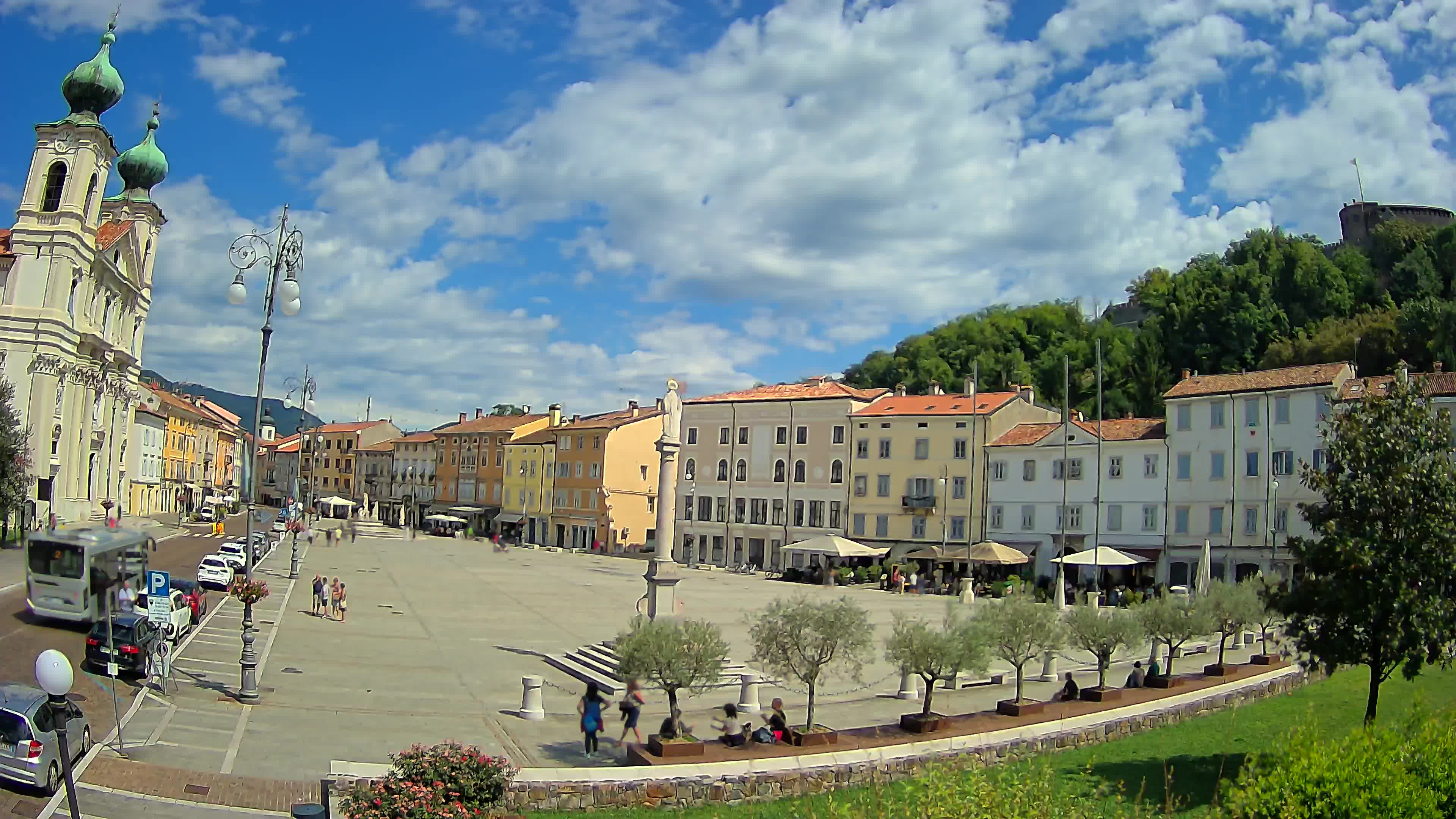 Gorizia – Plaza Vittoria – iglesia de San Pedro. Ignacio