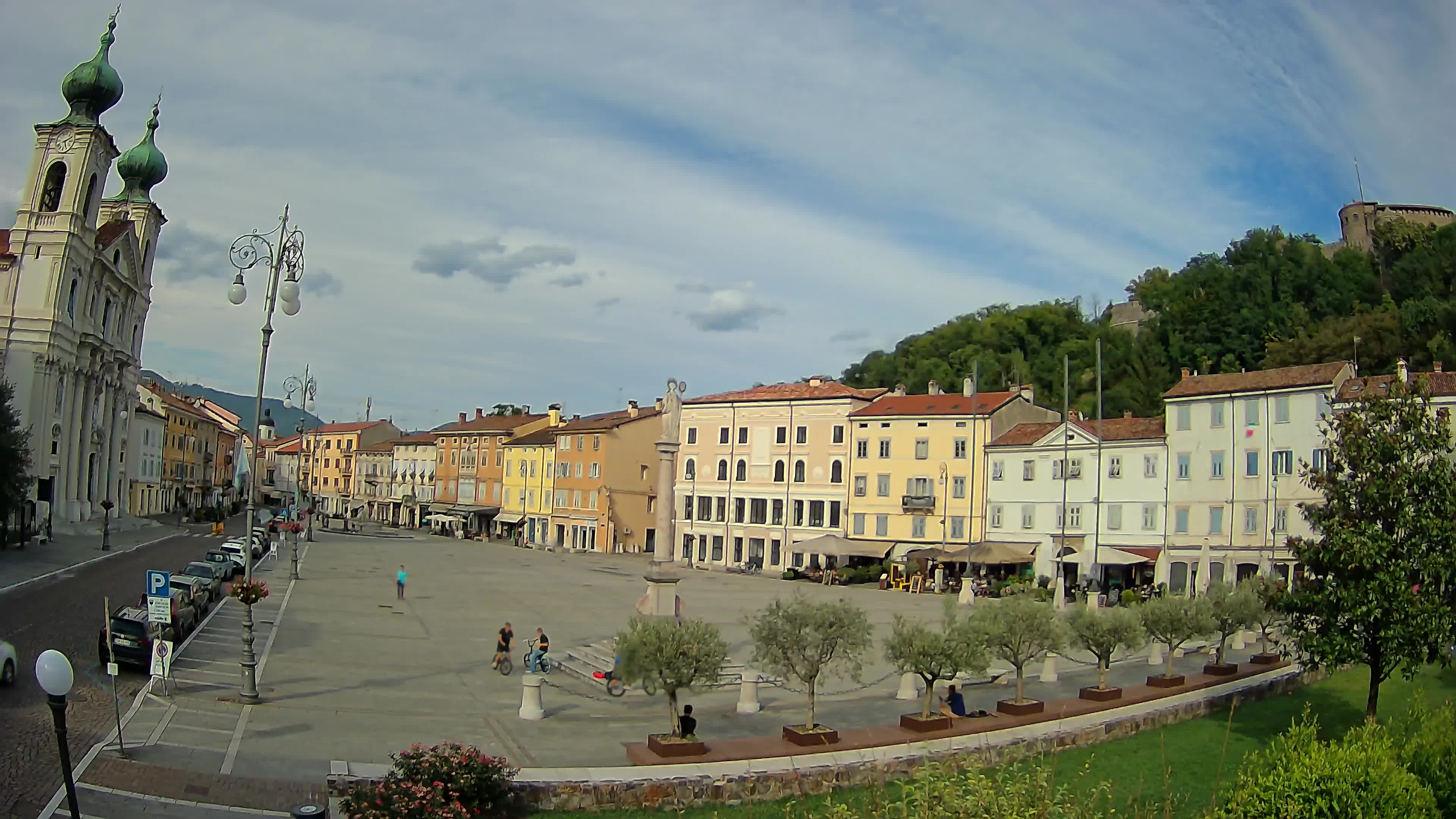 Kamera Gorica Travnik in cerkev sv. Ignacija