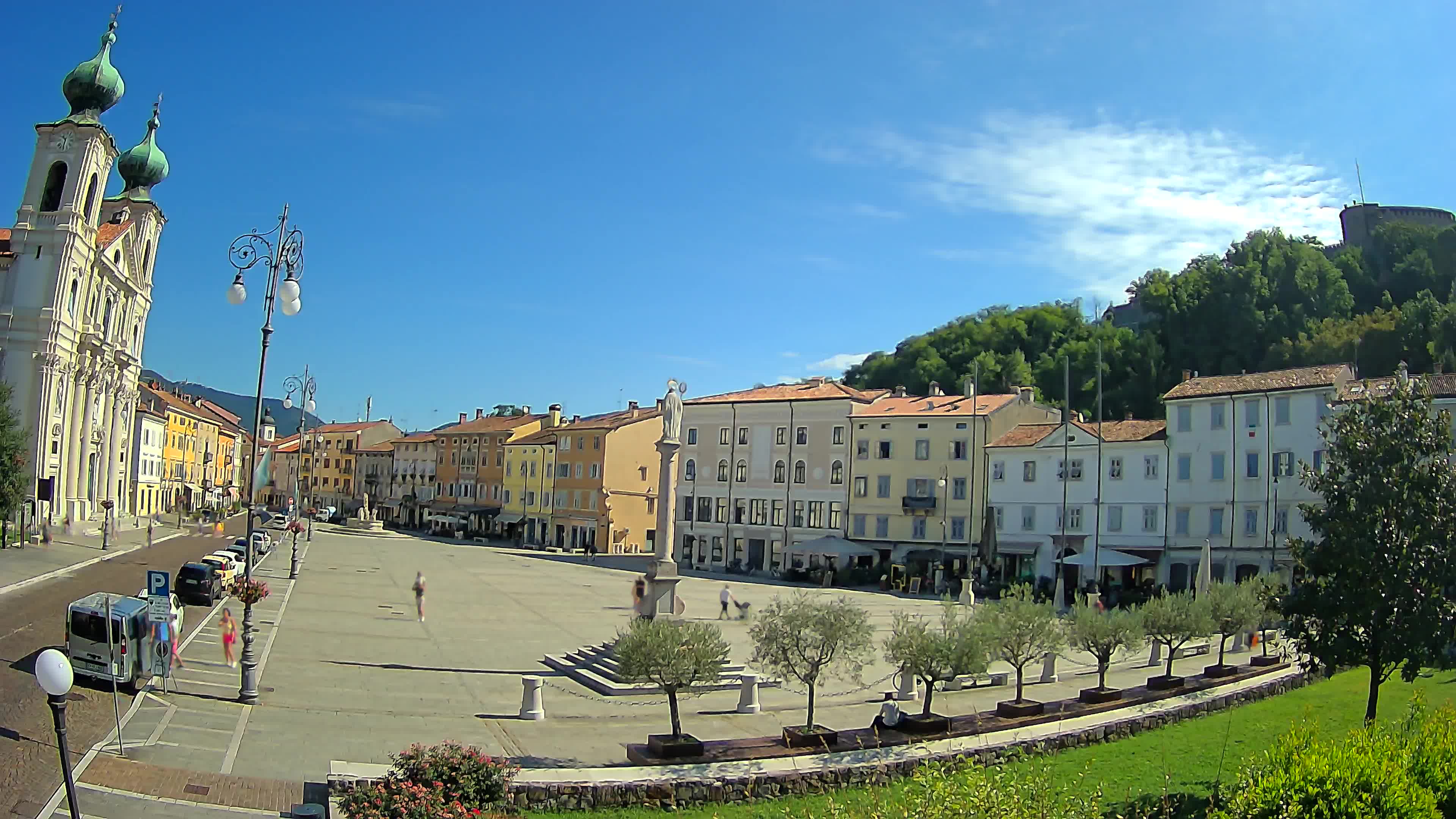 Gorizia – Plaza Vittoria – iglesia de San Pedro. Ignacio