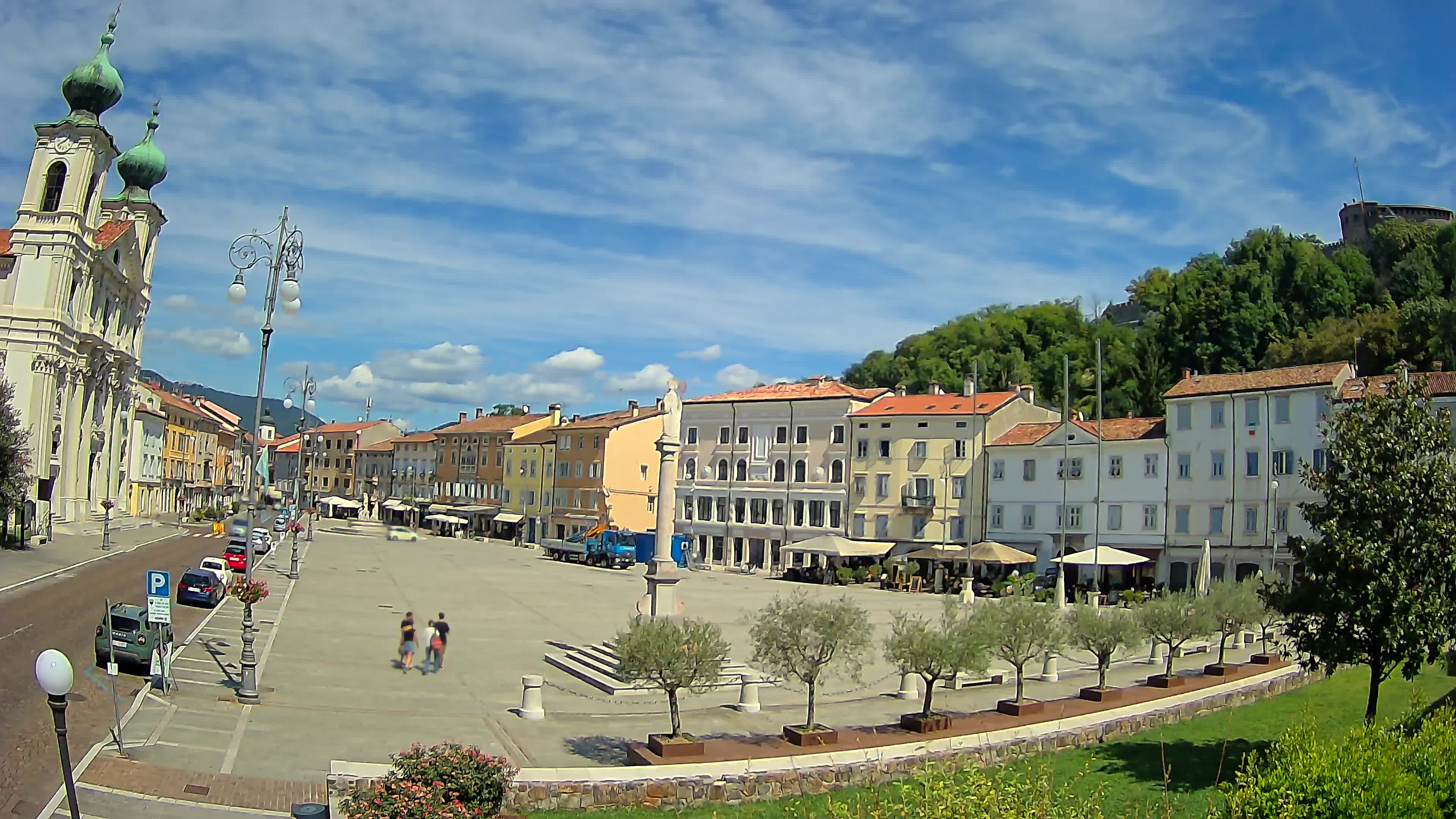 Kamera Gorica Travnik in cerkev sv. Ignacija