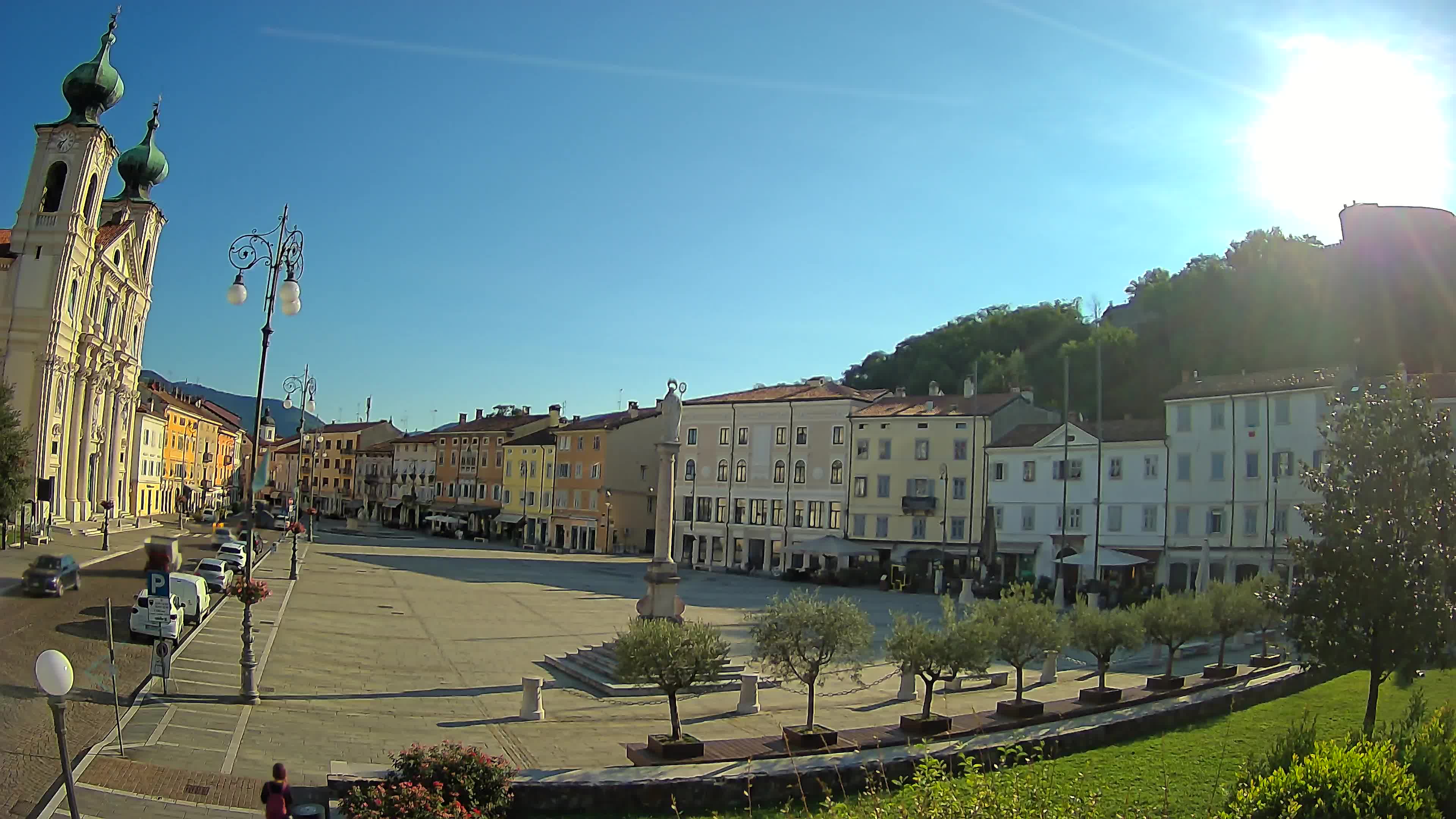 Kamera Gorica Travnik in cerkev sv. Ignacija