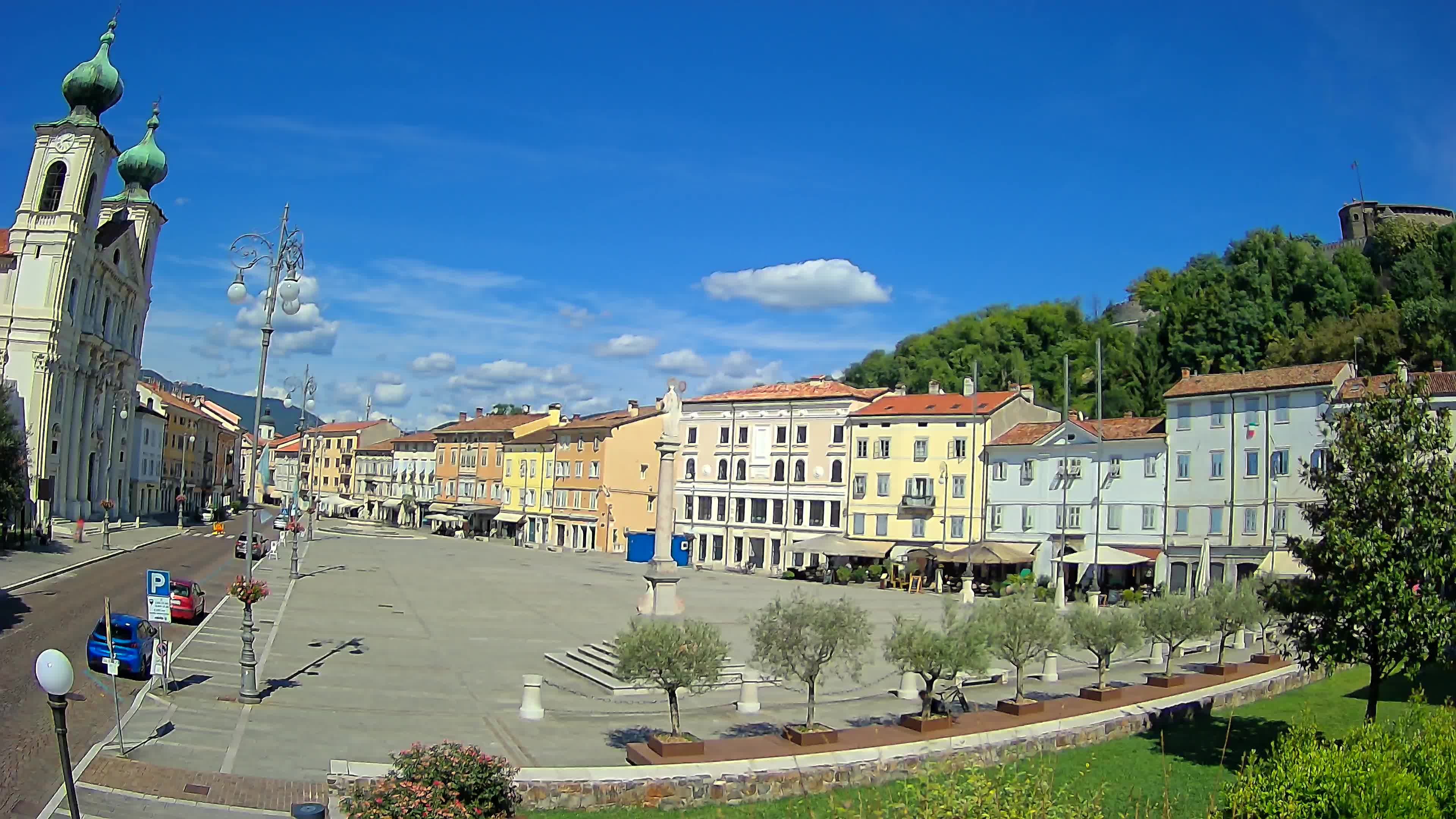 Kamera Gorica Travnik in cerkev sv. Ignacija