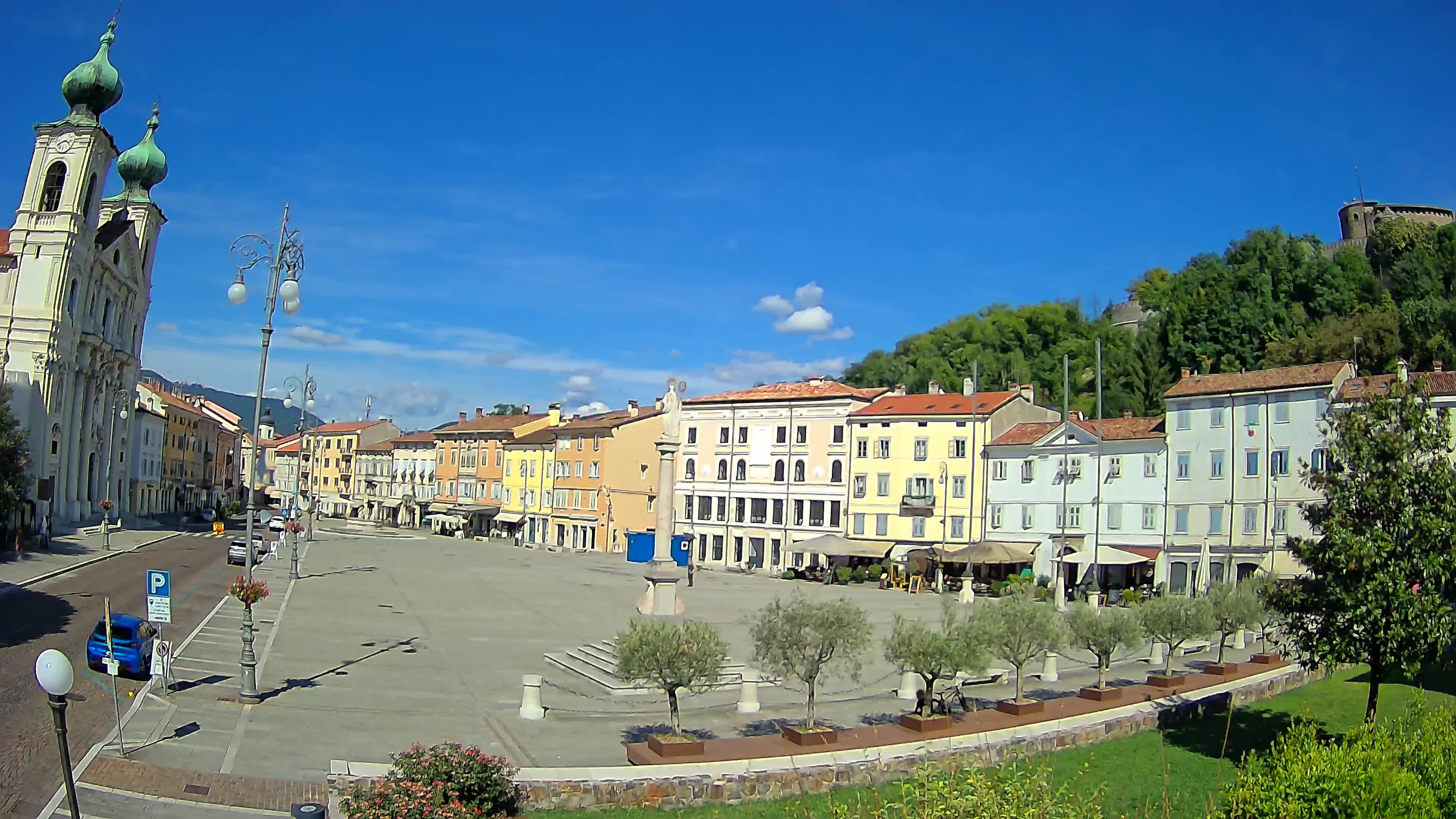 Kamera Gorica Travnik in cerkev sv. Ignacija