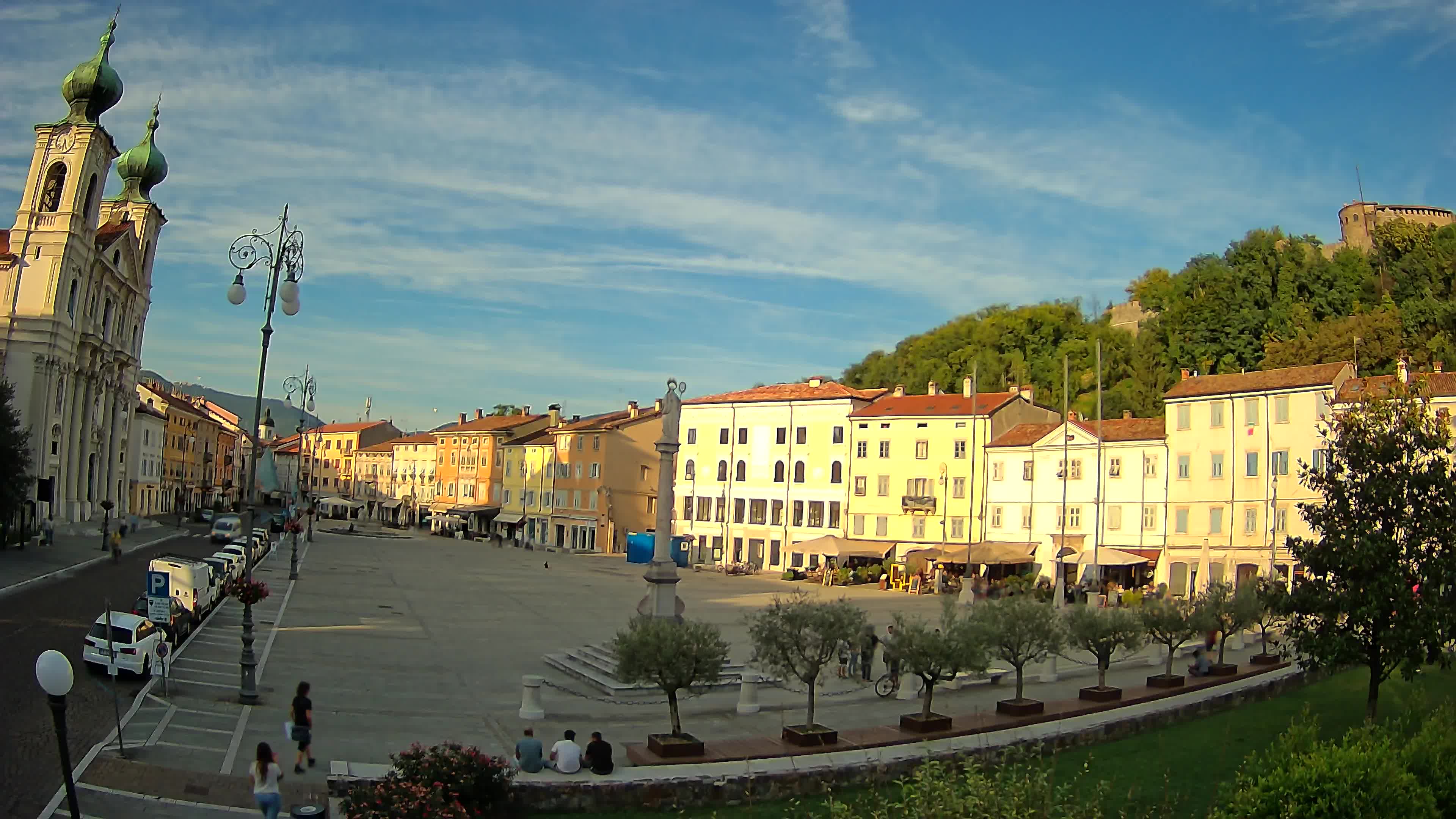 Kamera Gorica Travnik in cerkev sv. Ignacija