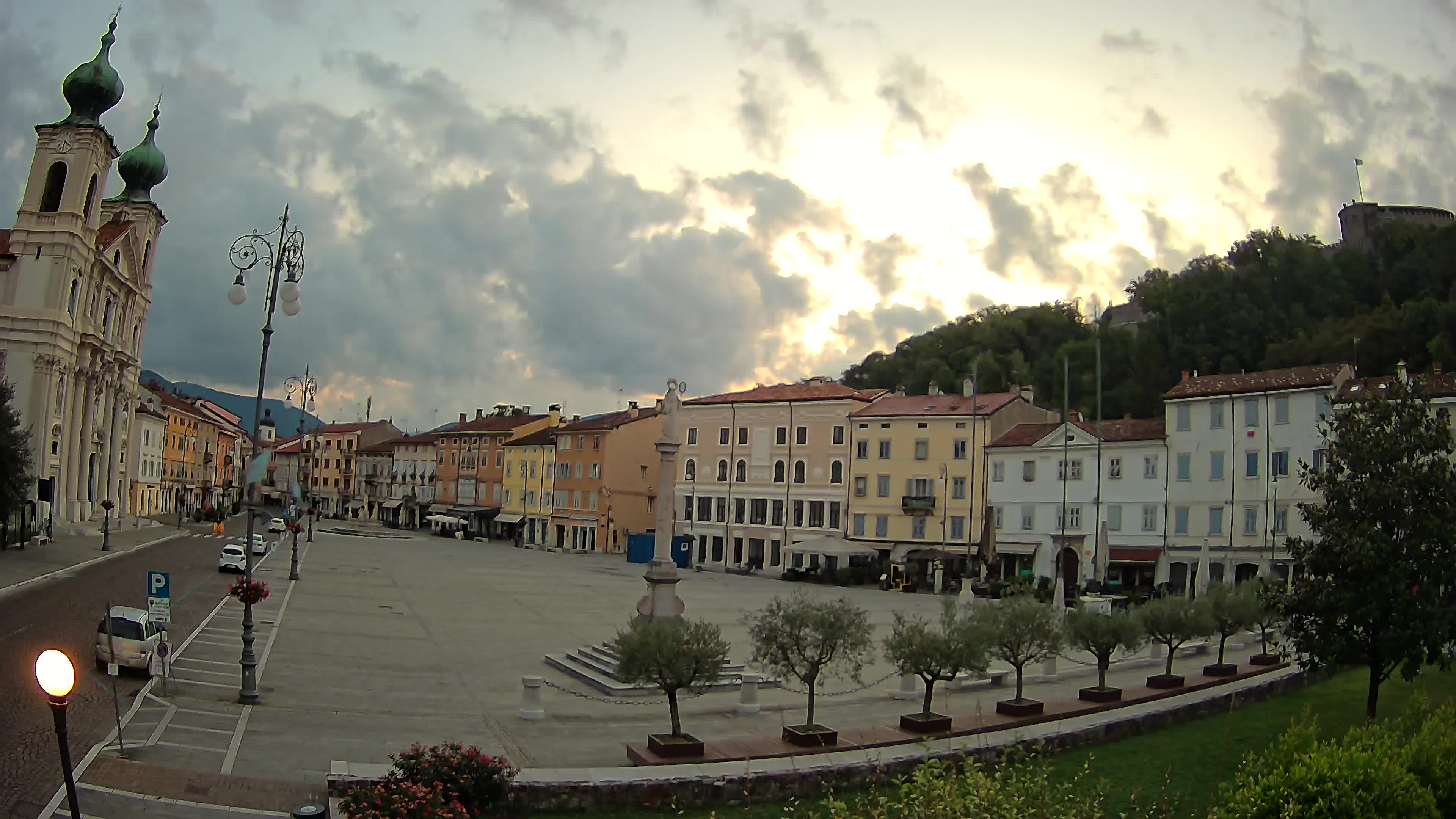 Gorizia – Plaza Vittoria – iglesia de San Pedro. Ignacio