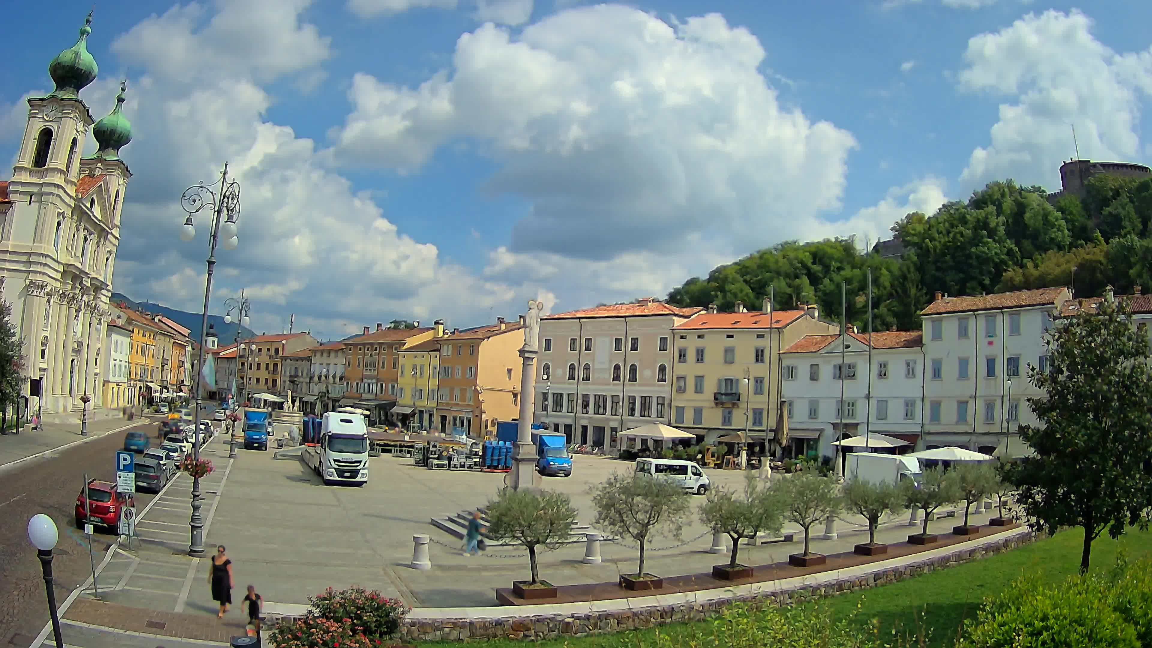 Kamera Gorica Travnik in cerkev sv. Ignacija