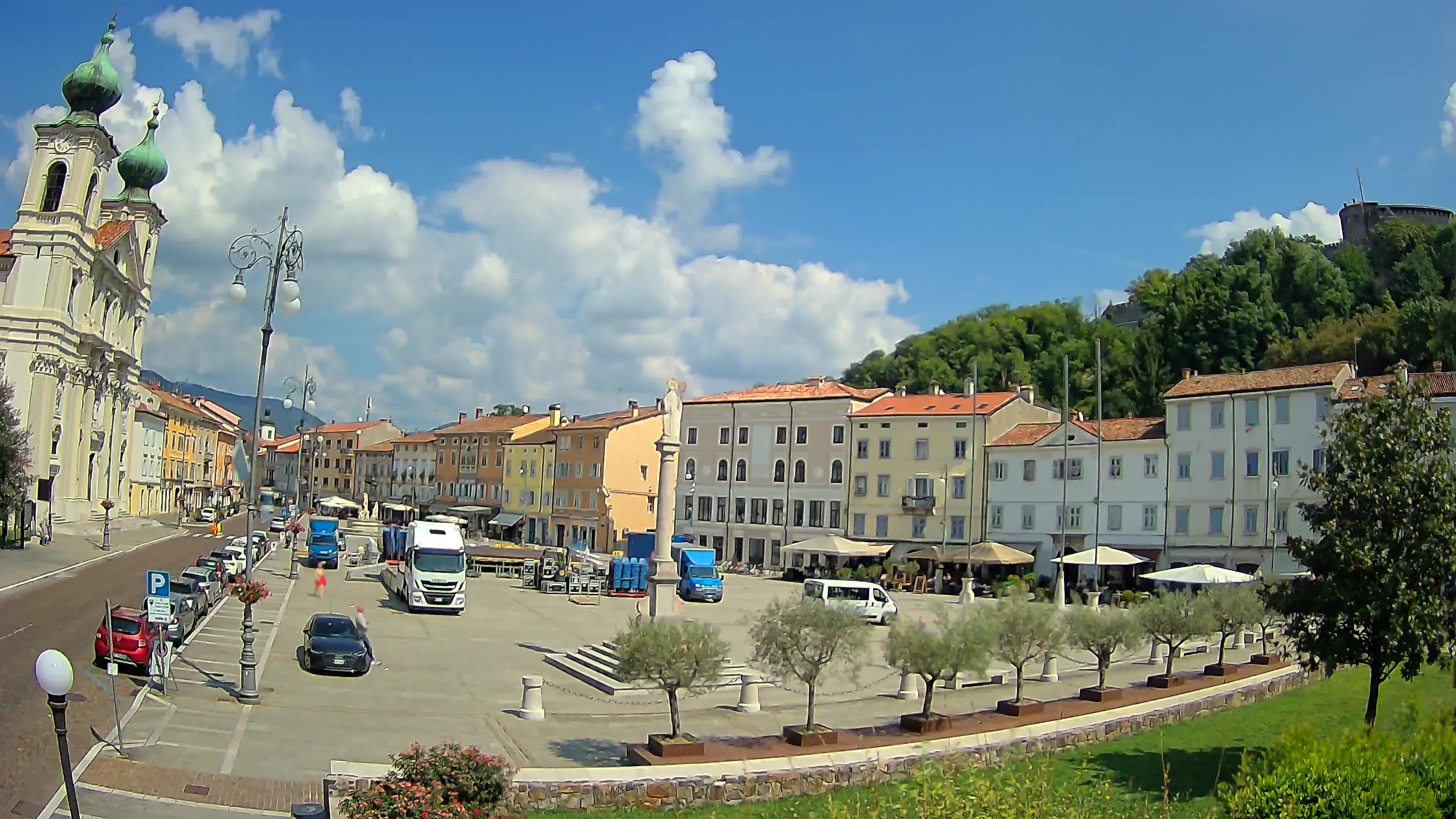 Kamera Gorica Travnik in cerkev sv. Ignacija