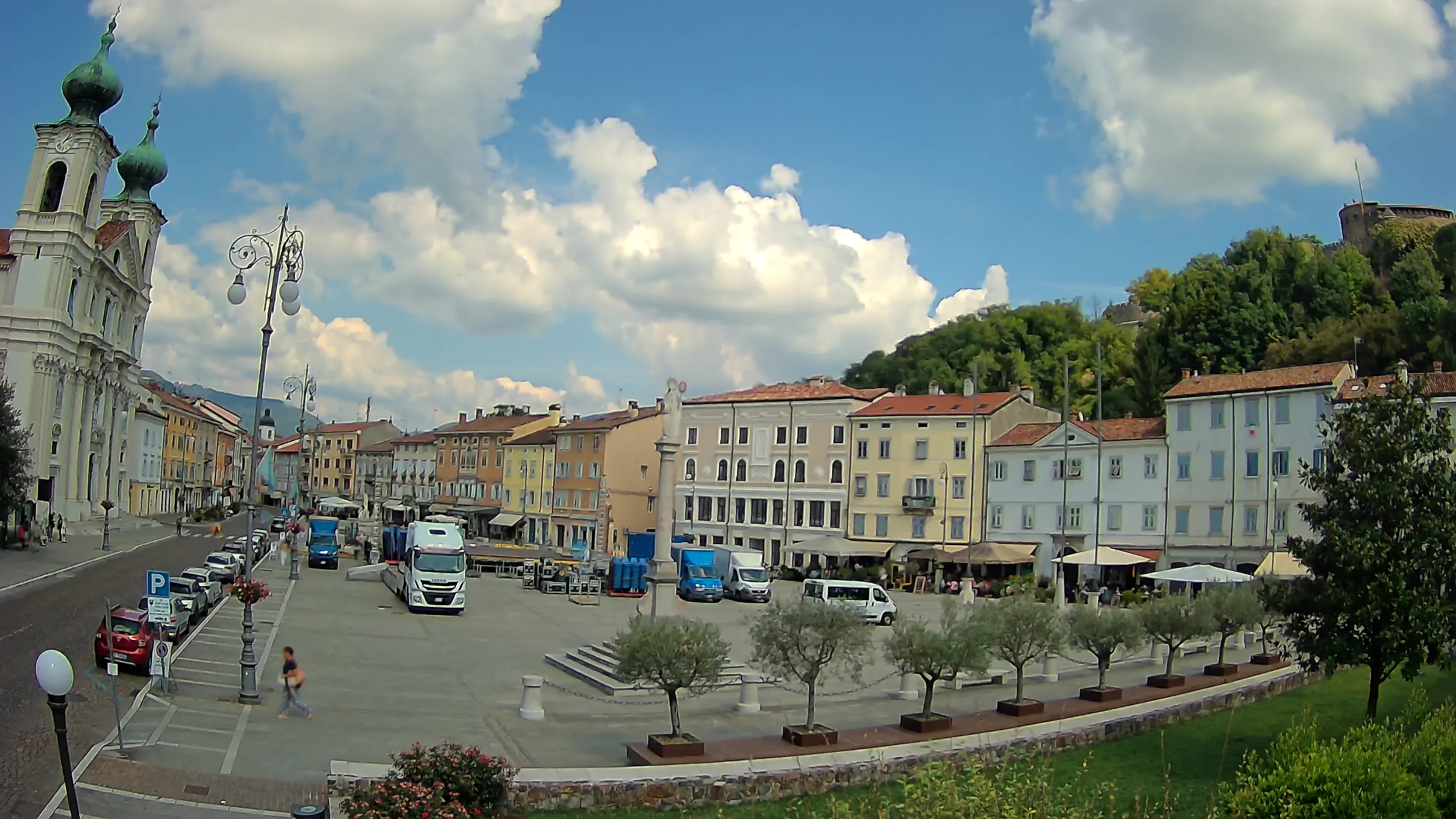 Kamera Gorica Travnik in cerkev sv. Ignacija