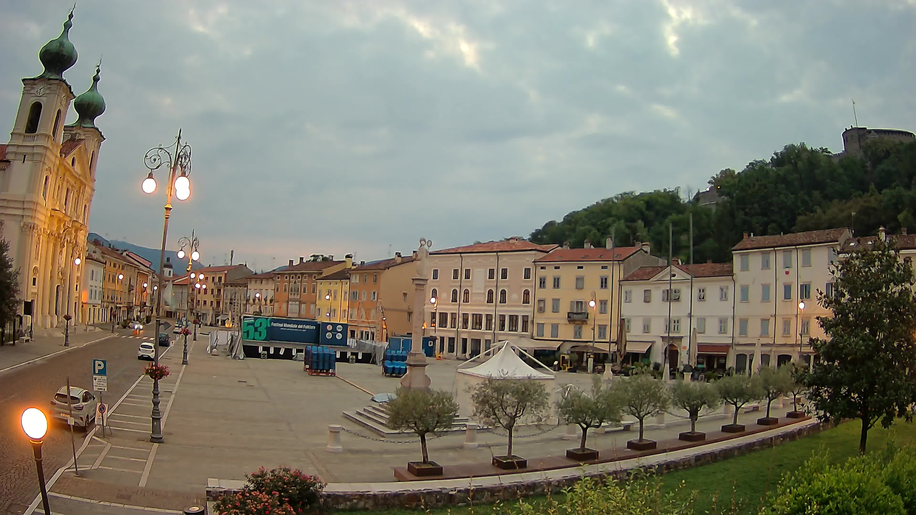 Kamera Gorica Travnik in cerkev sv. Ignacija
