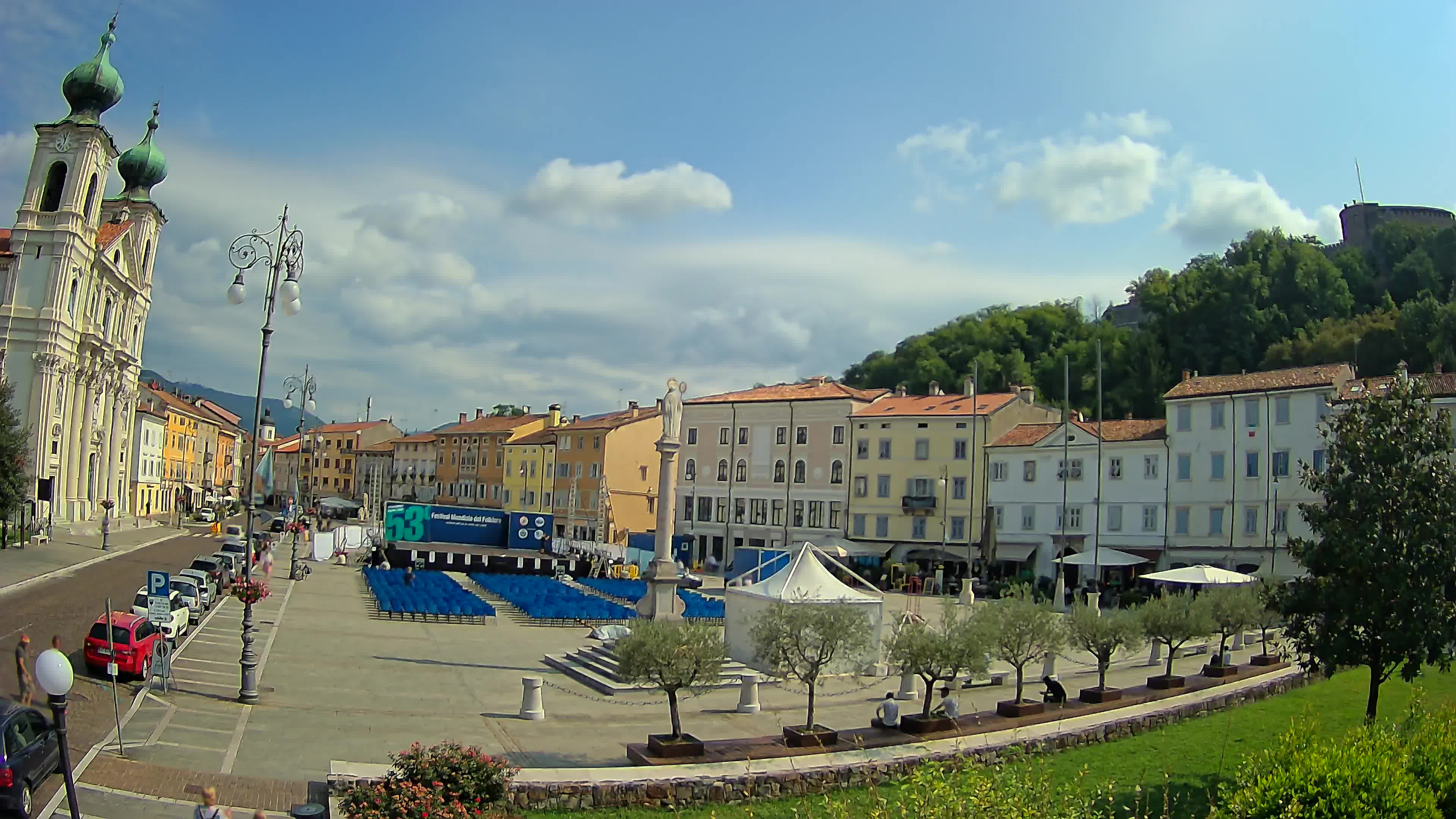 Kamera Gorica Travnik in cerkev sv. Ignacija
