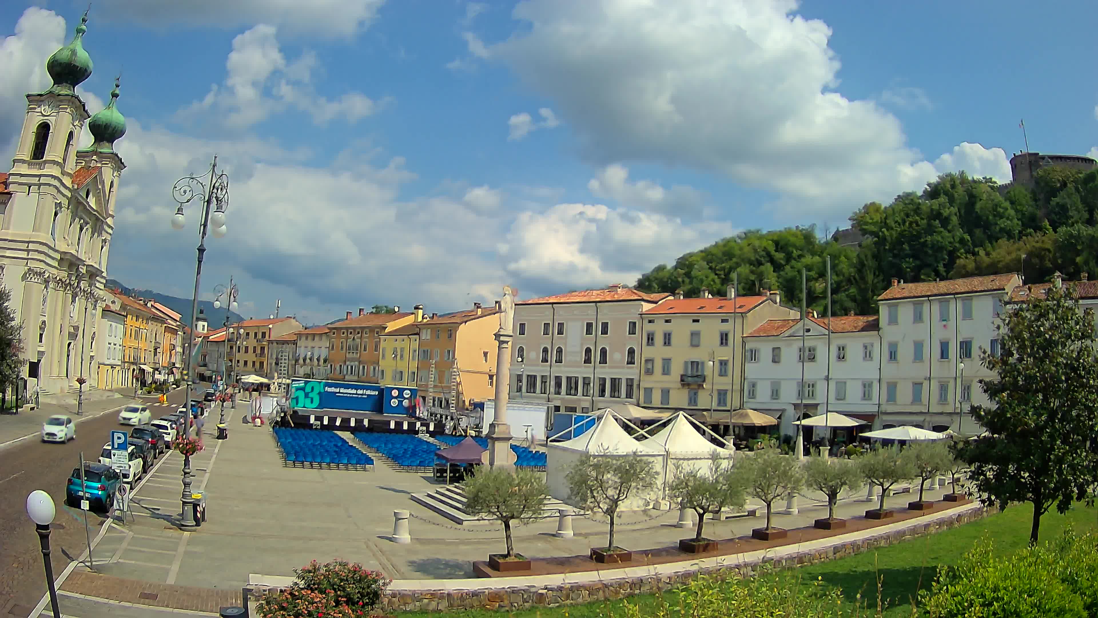 Kamera Gorica Travnik in cerkev sv. Ignacija