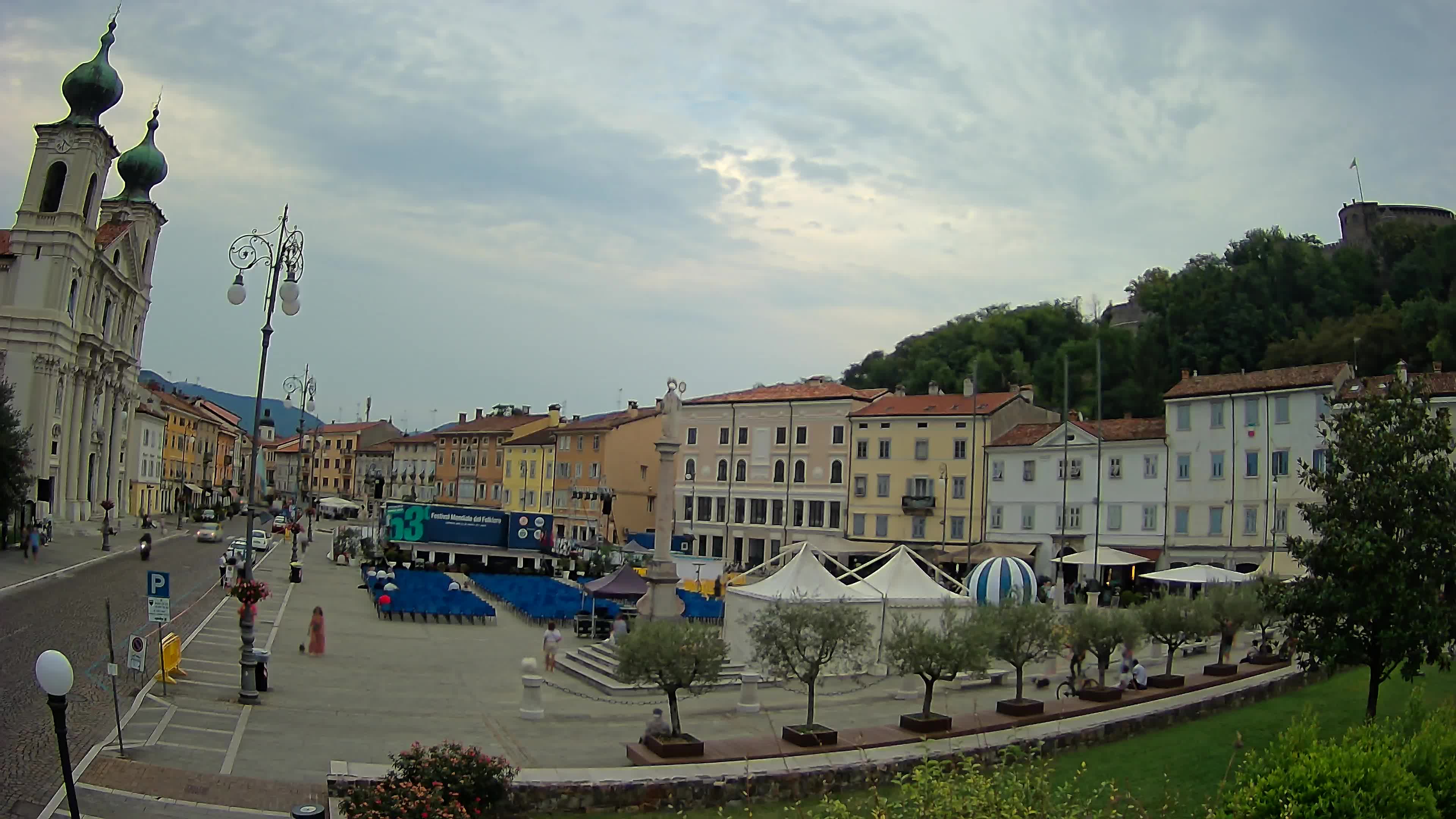 Kamera Gorica Travnik in cerkev sv. Ignacija