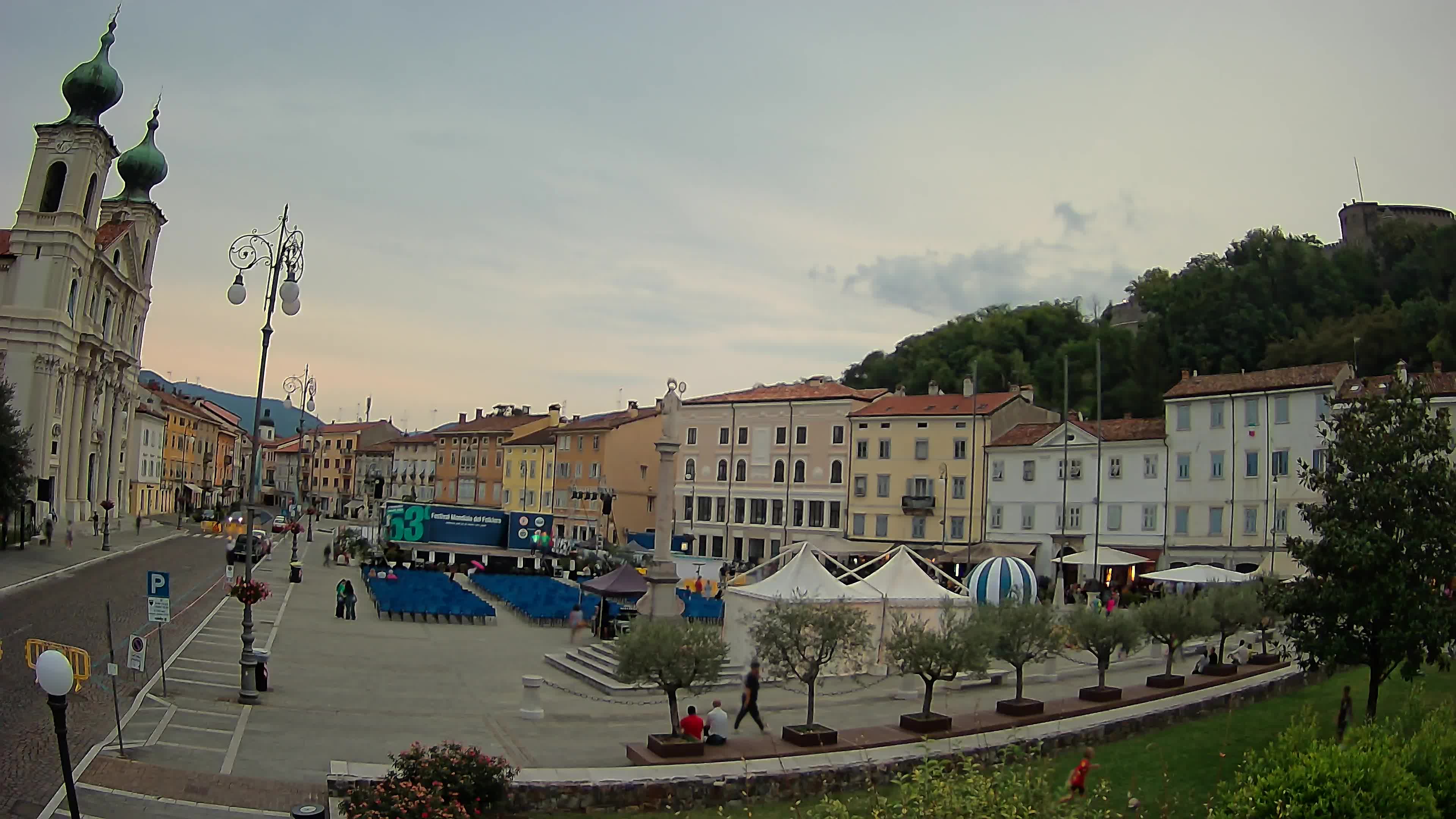 Kamera Gorica Travnik in cerkev sv. Ignacija