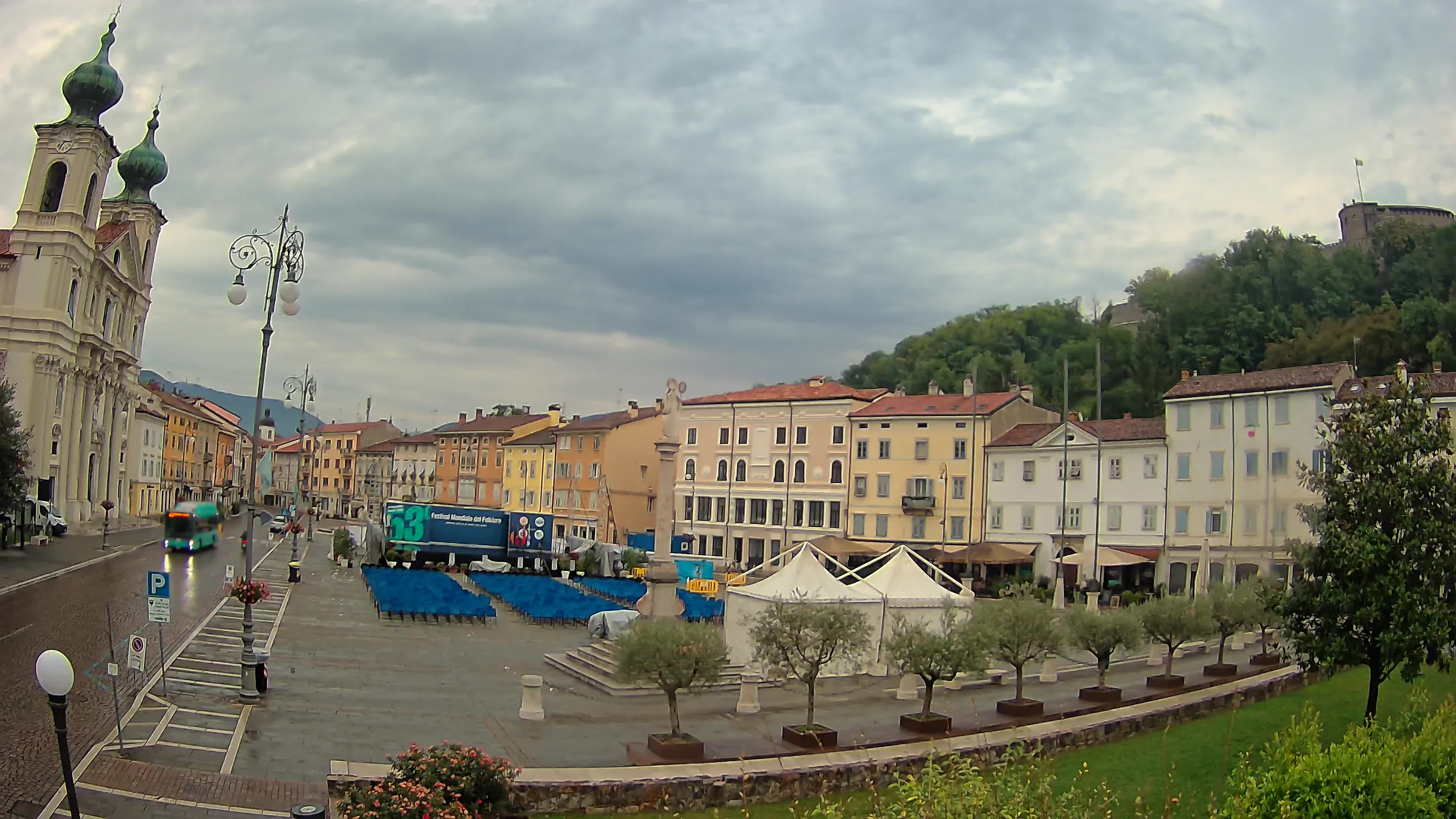 Gorizia – Plaza Vittoria – iglesia de San Pedro. Ignacio