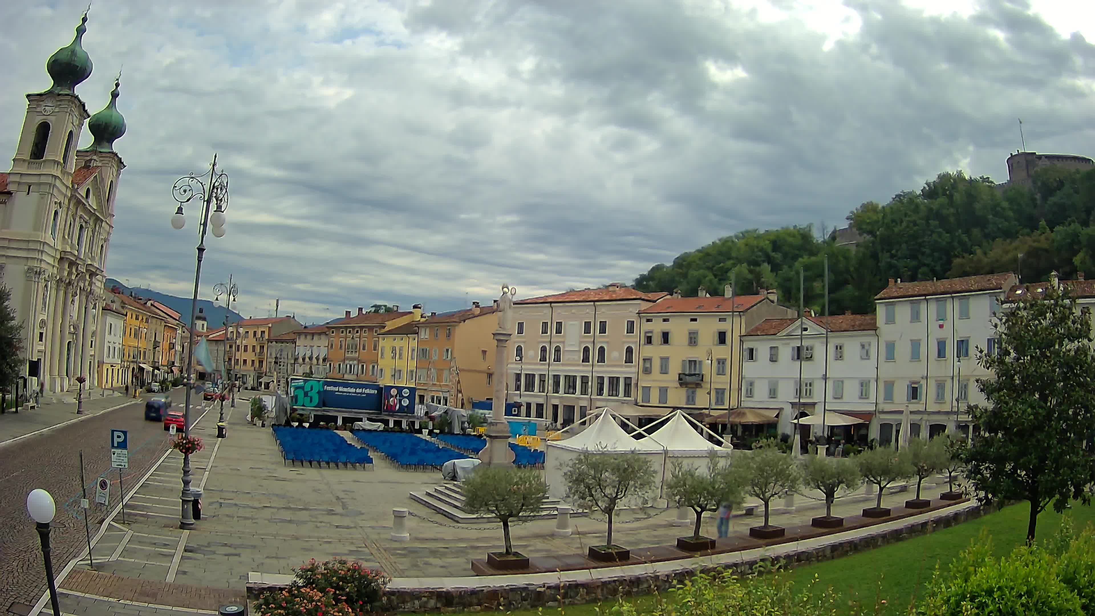 Kamera Gorica Travnik in cerkev sv. Ignacija