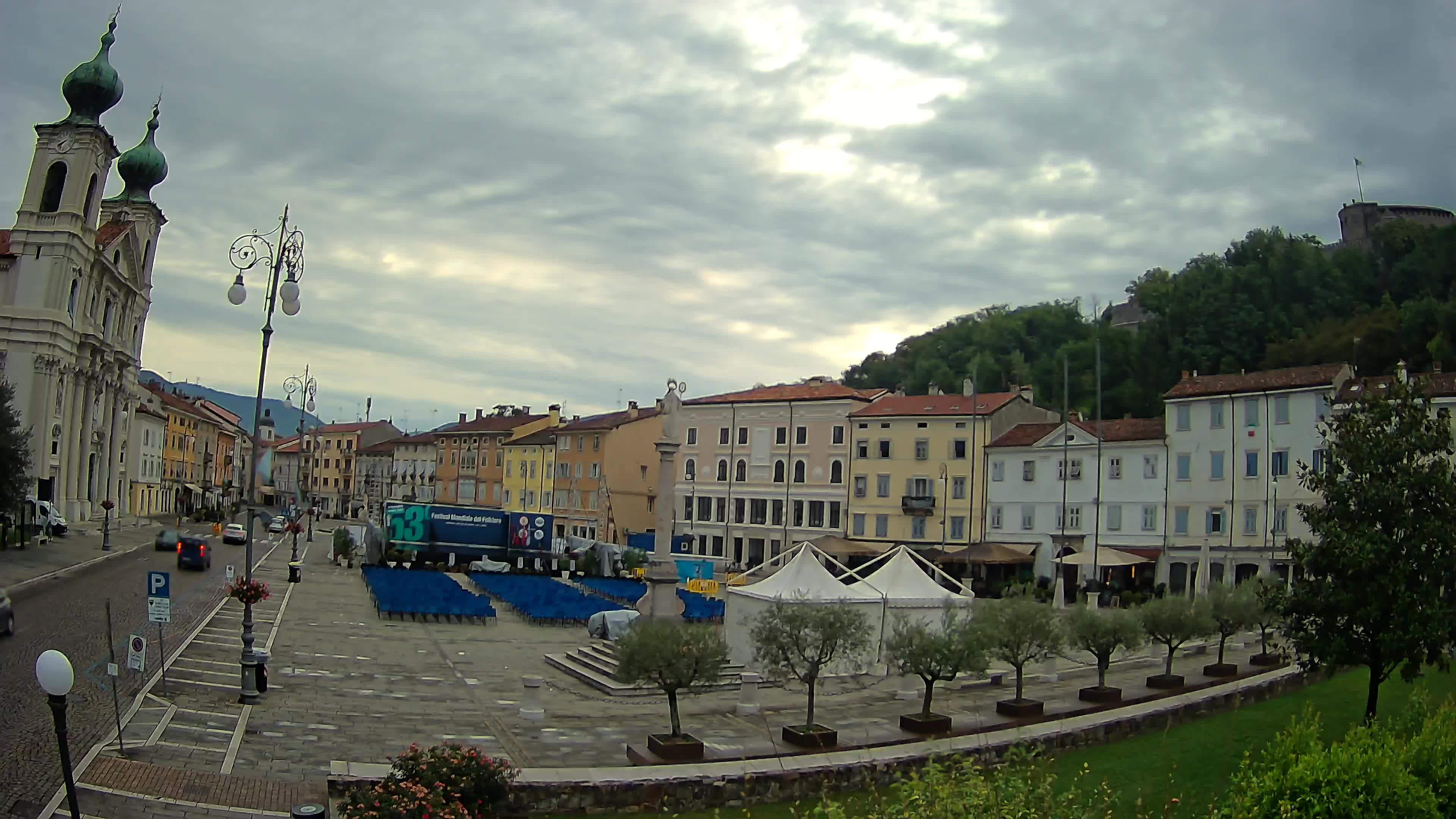 Kamera Gorica Travnik in cerkev sv. Ignacija