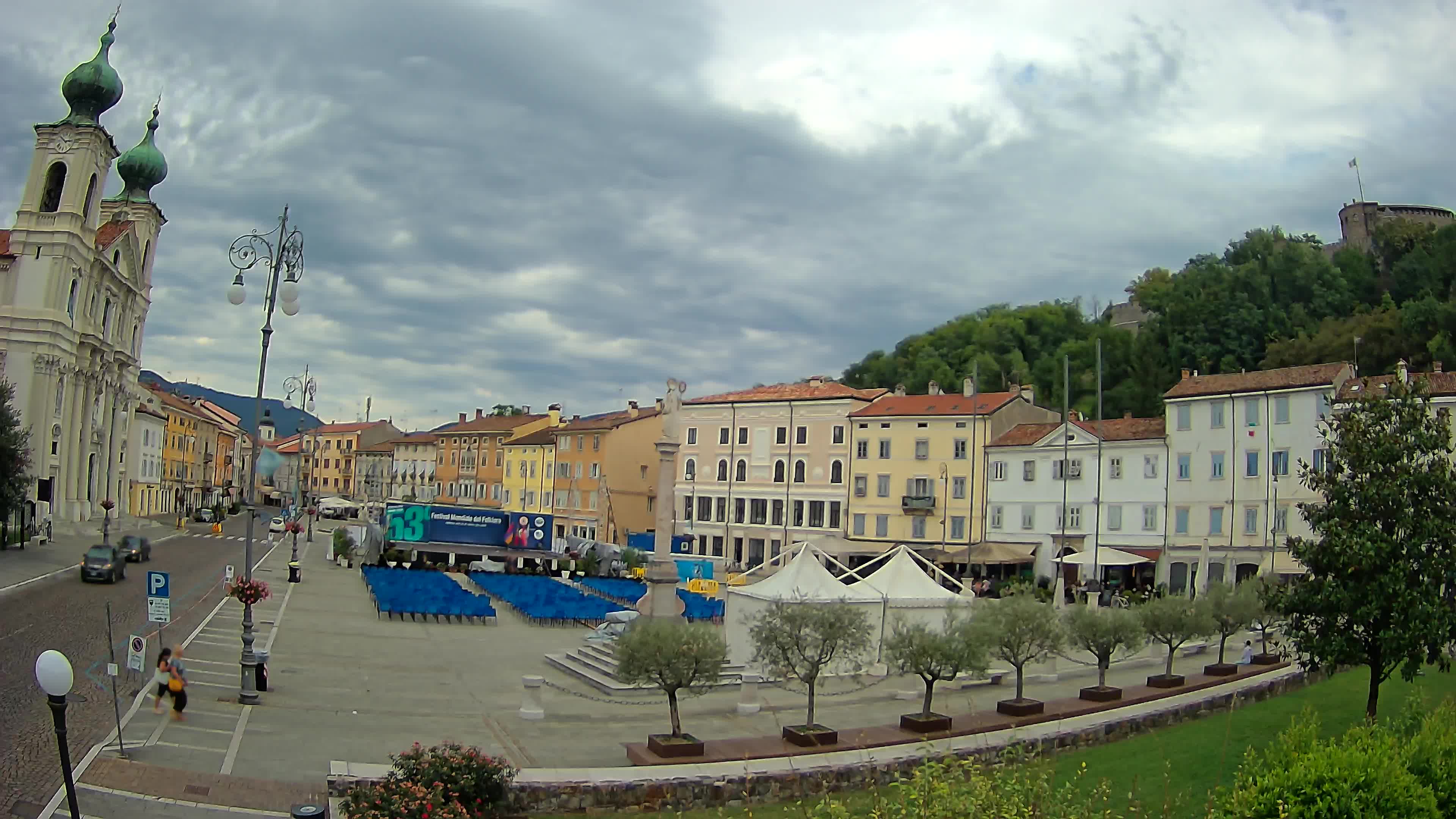 Kamera Gorica Travnik in cerkev sv. Ignacija