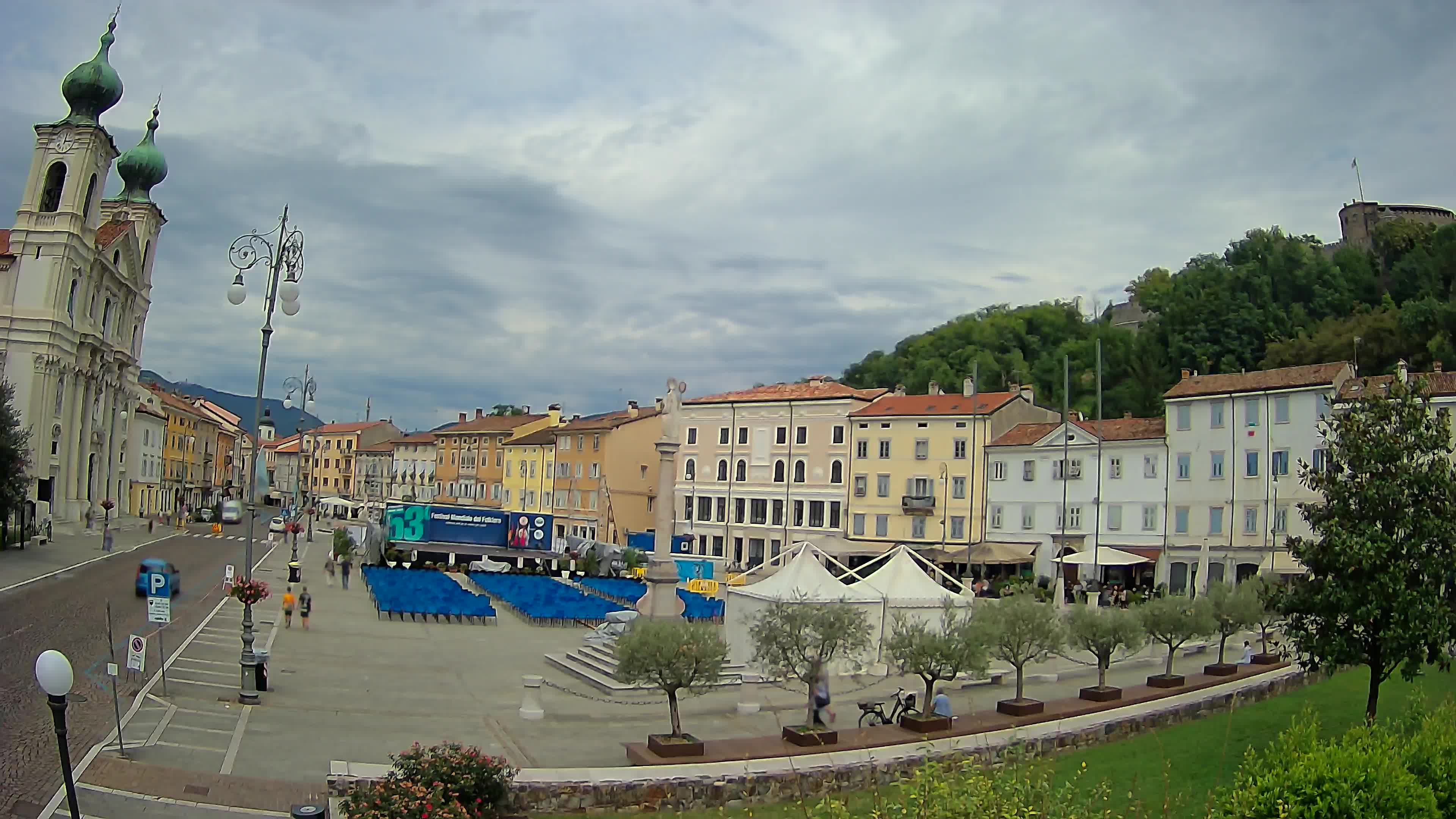 Kamera Gorica Travnik in cerkev sv. Ignacija