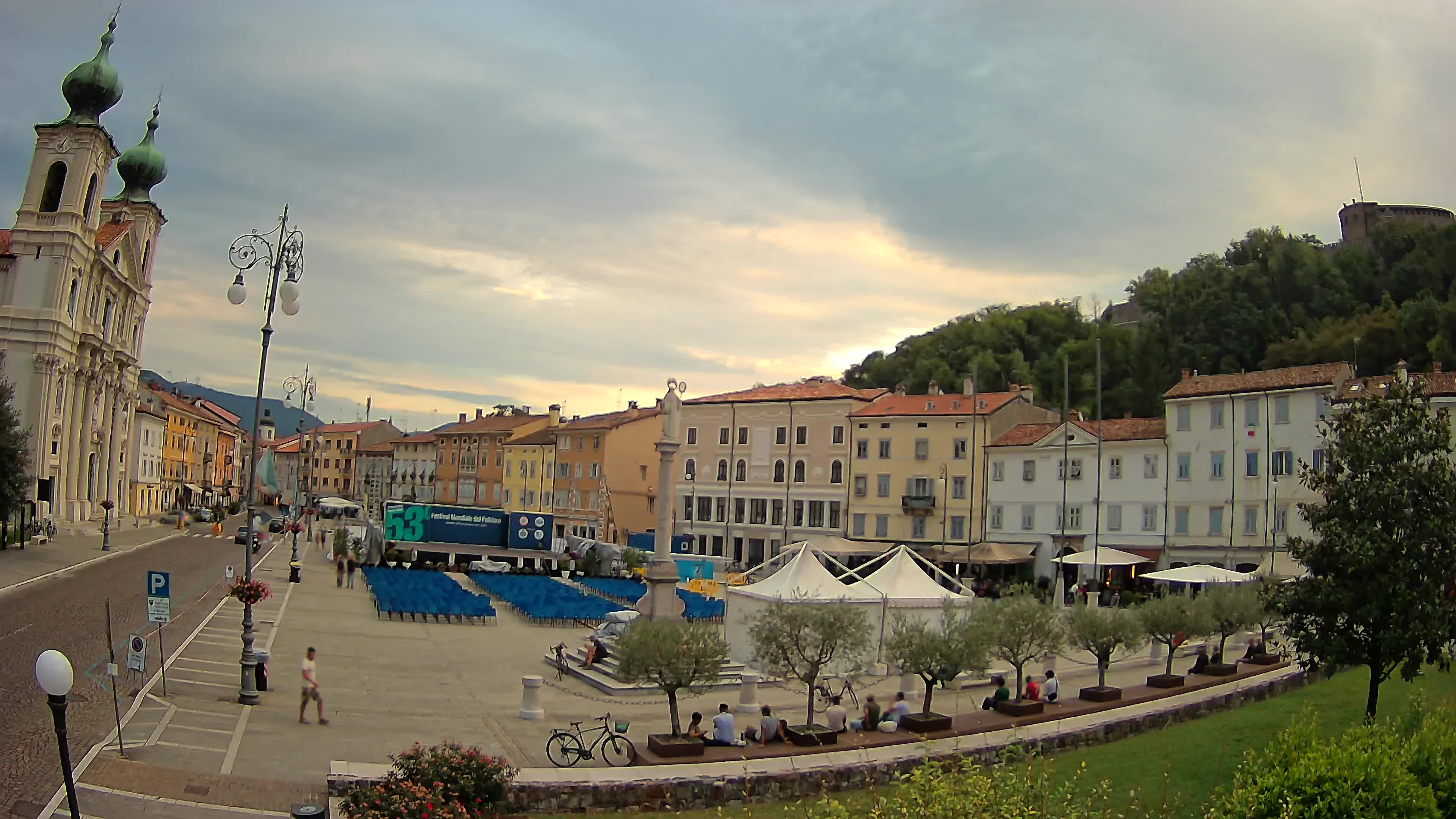 Kamera Gorica Travnik in cerkev sv. Ignacija