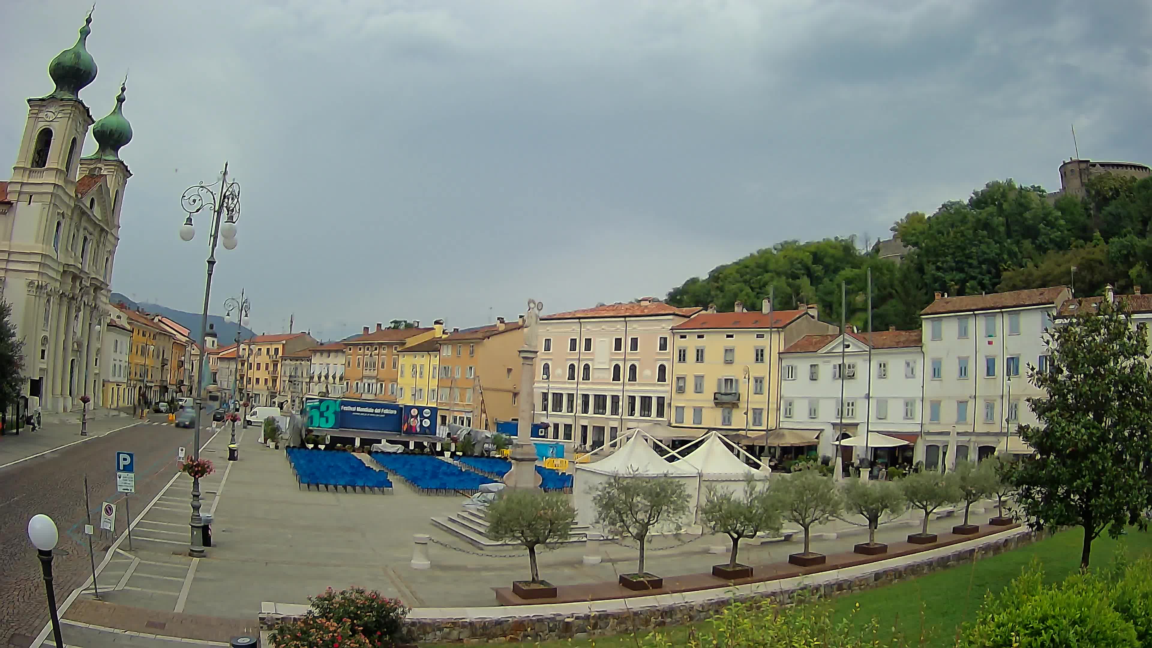 Kamera Gorica Travnik in cerkev sv. Ignacija