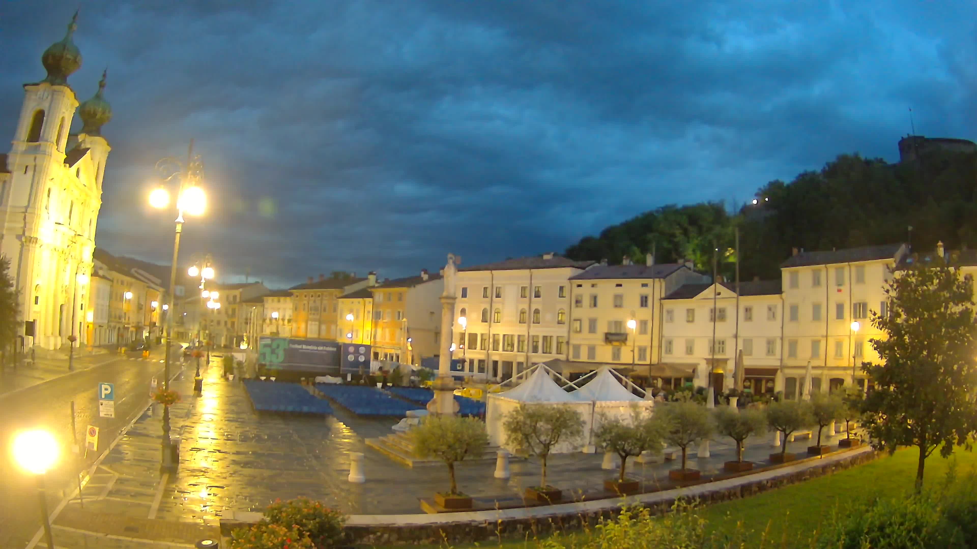 Gorizia Piazza della Vittoria e chiesa di S. Ignazio