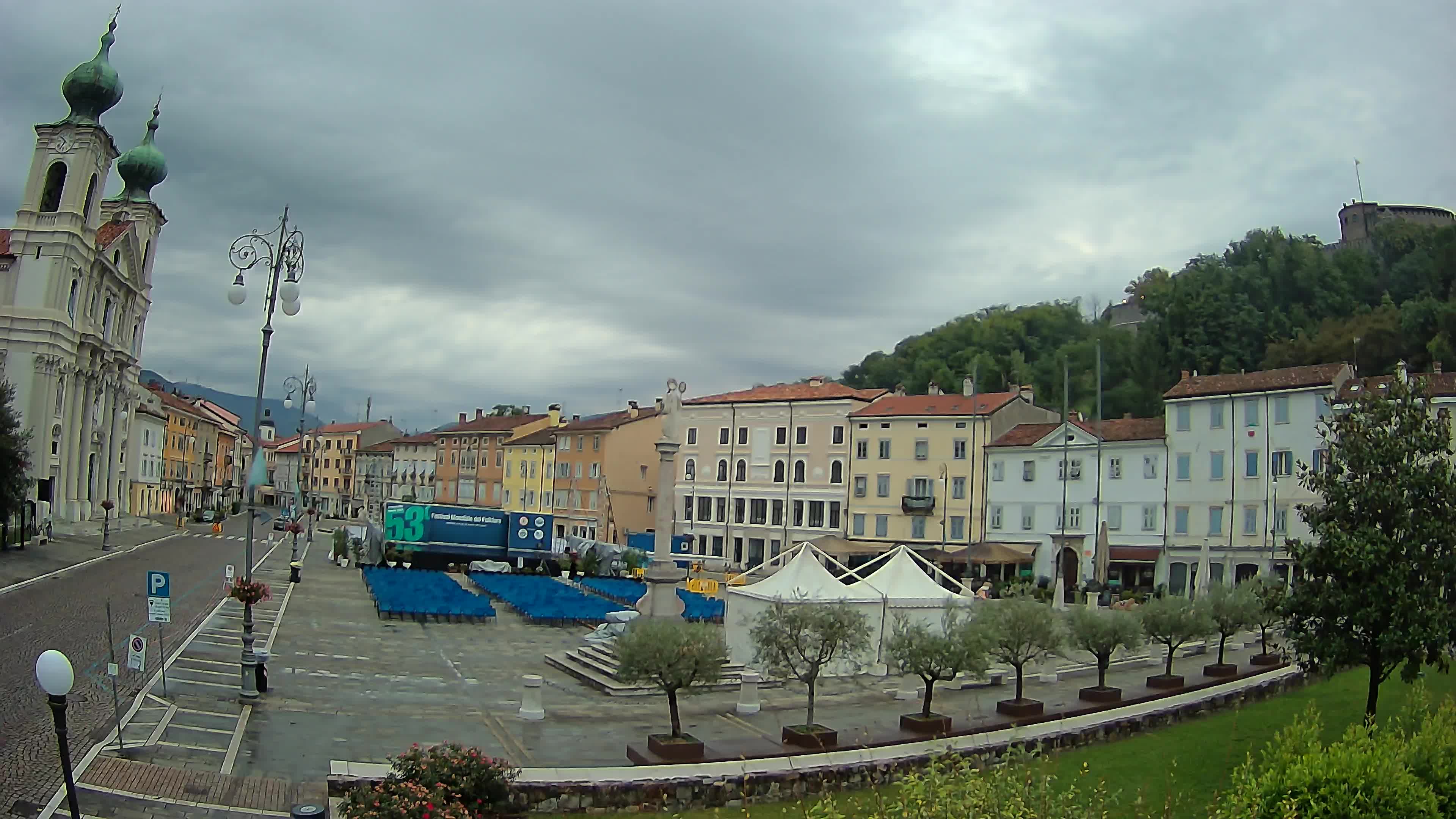 Kamera Gorica Travnik in cerkev sv. Ignacija