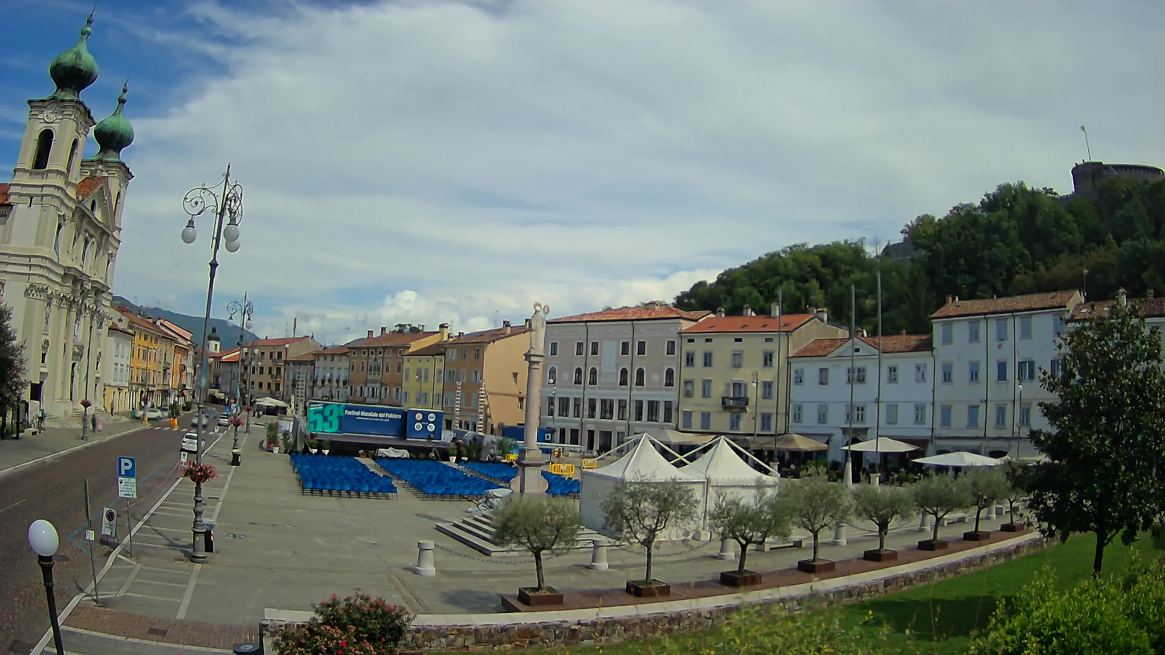 Kamera Gorica Travnik in cerkev sv. Ignacija