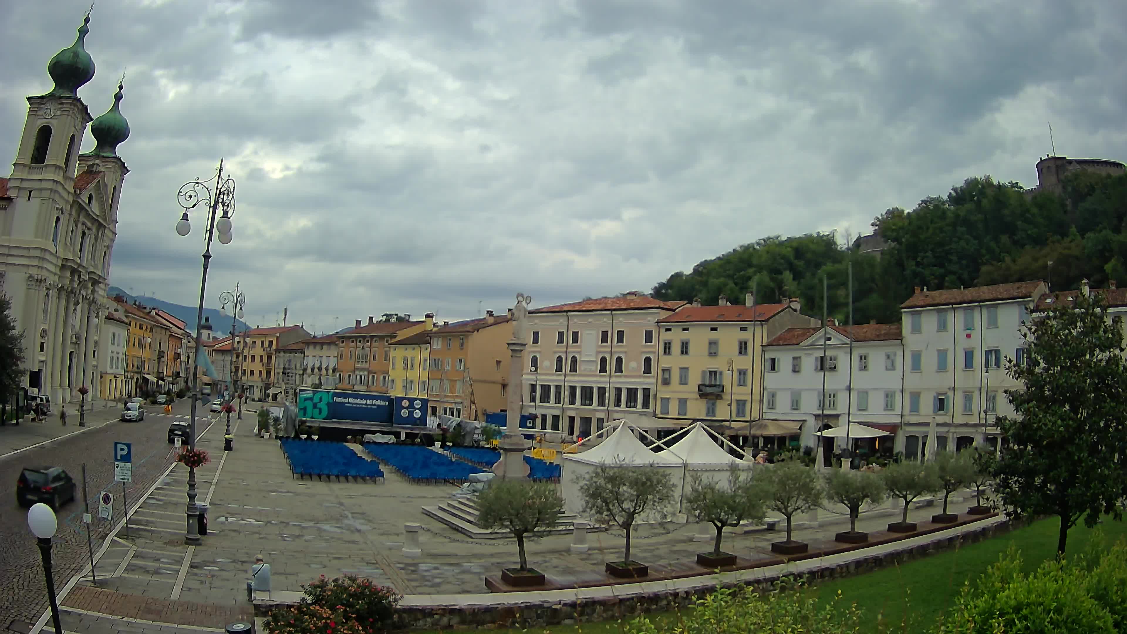 Kamera Gorica Travnik in cerkev sv. Ignacija