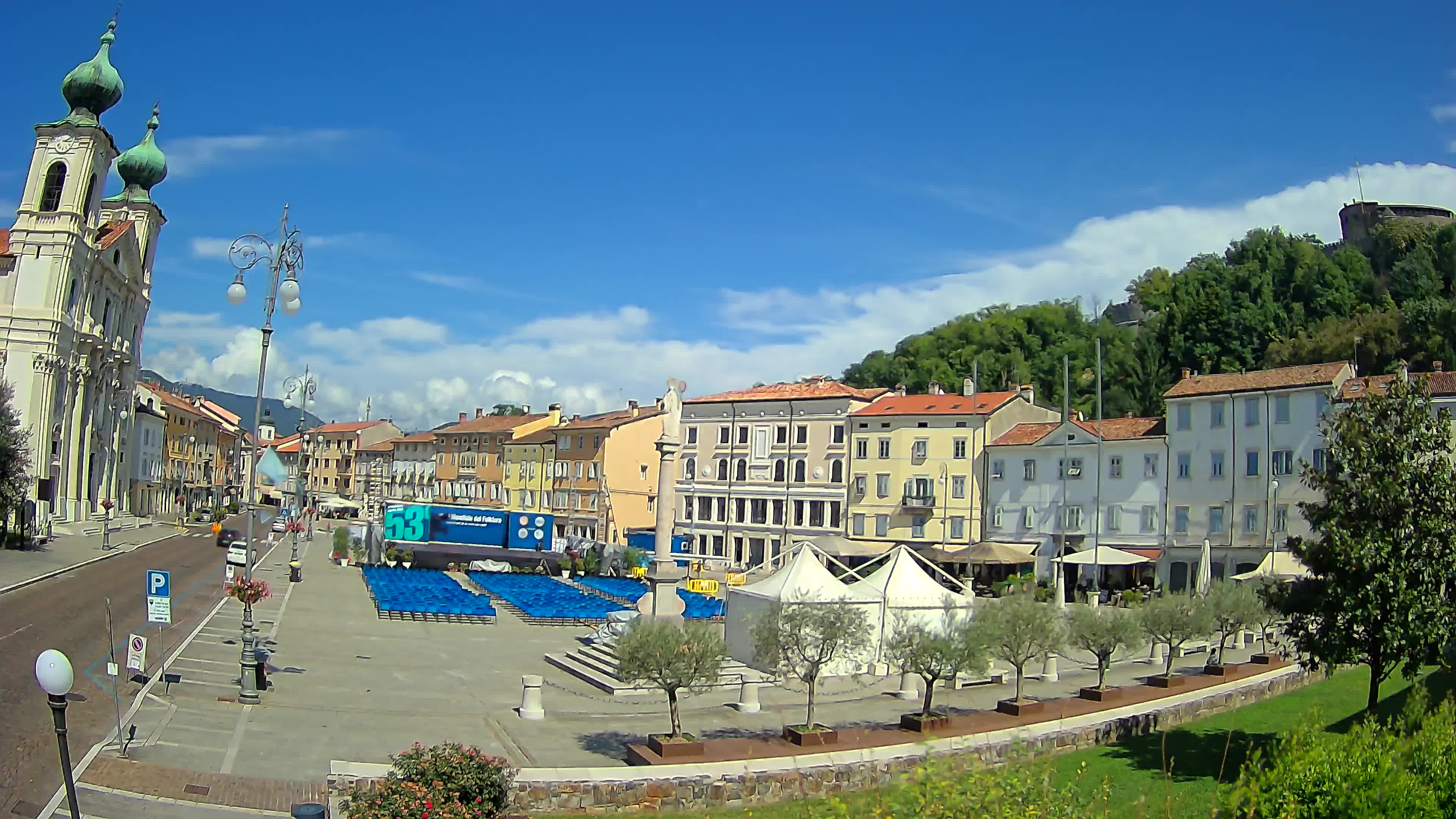 Kamera Gorica Travnik in cerkev sv. Ignacija
