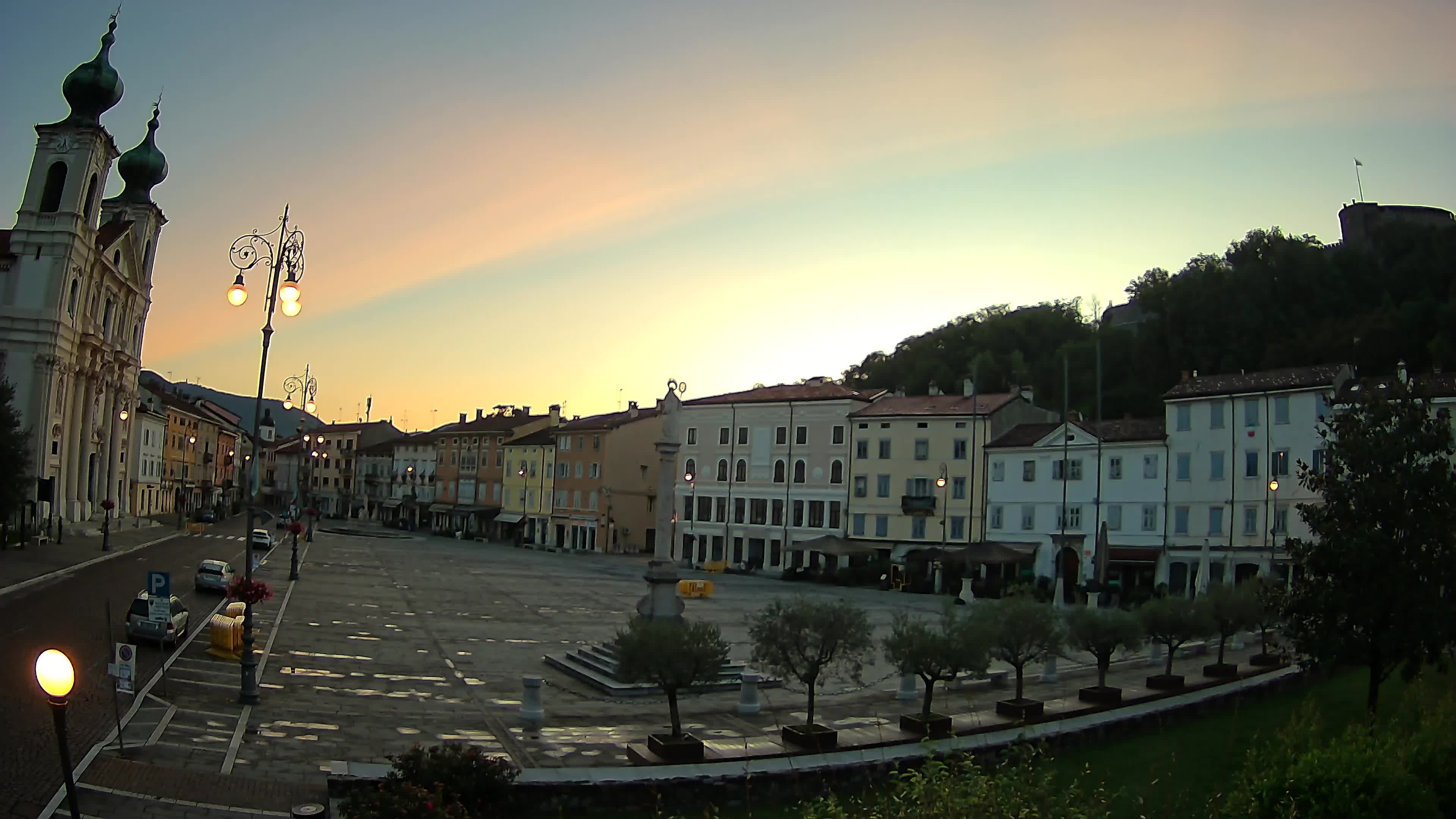 Kamera Gorica Travnik in cerkev sv. Ignacija