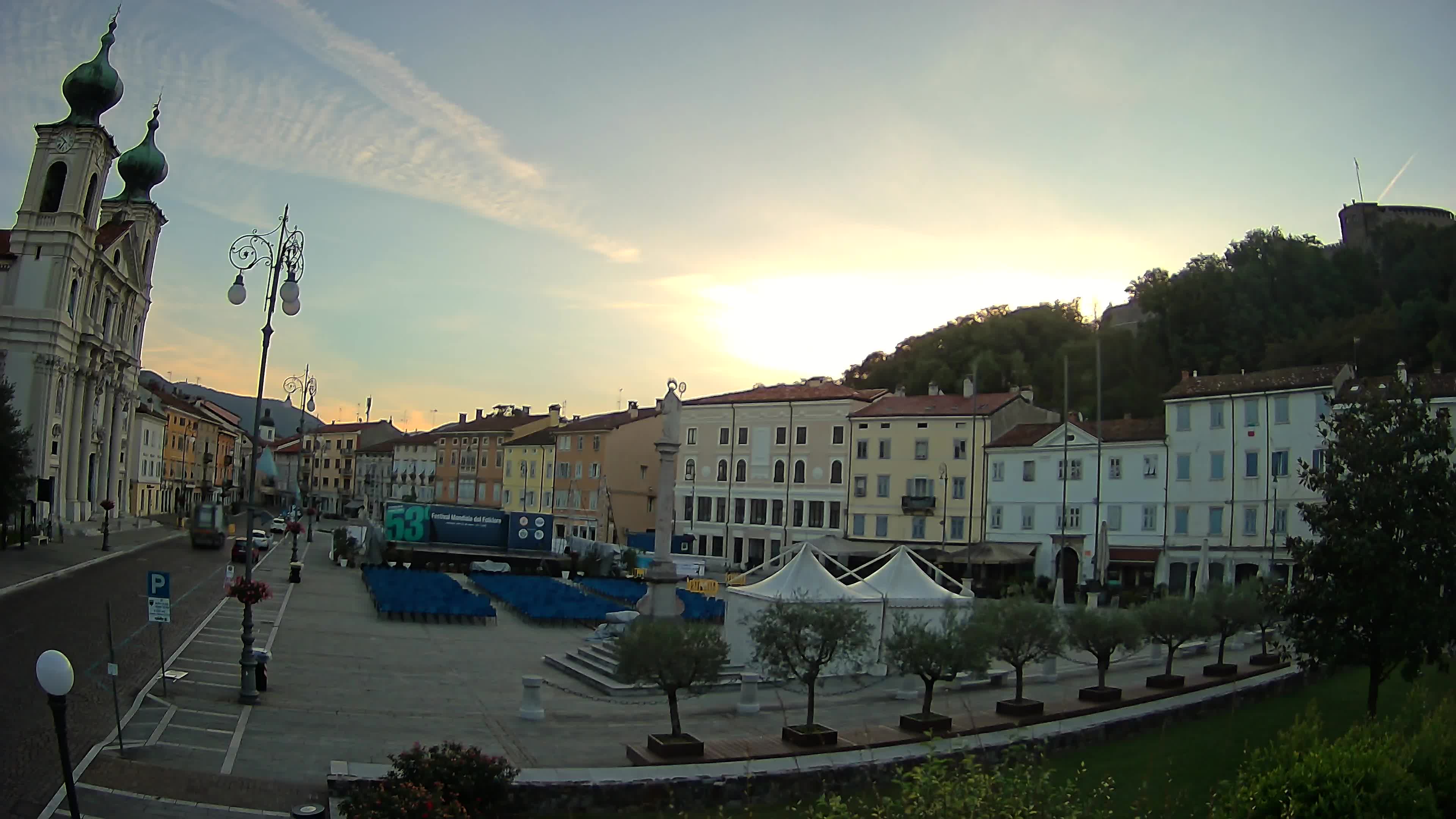 Kamera Gorica Travnik in cerkev sv. Ignacija