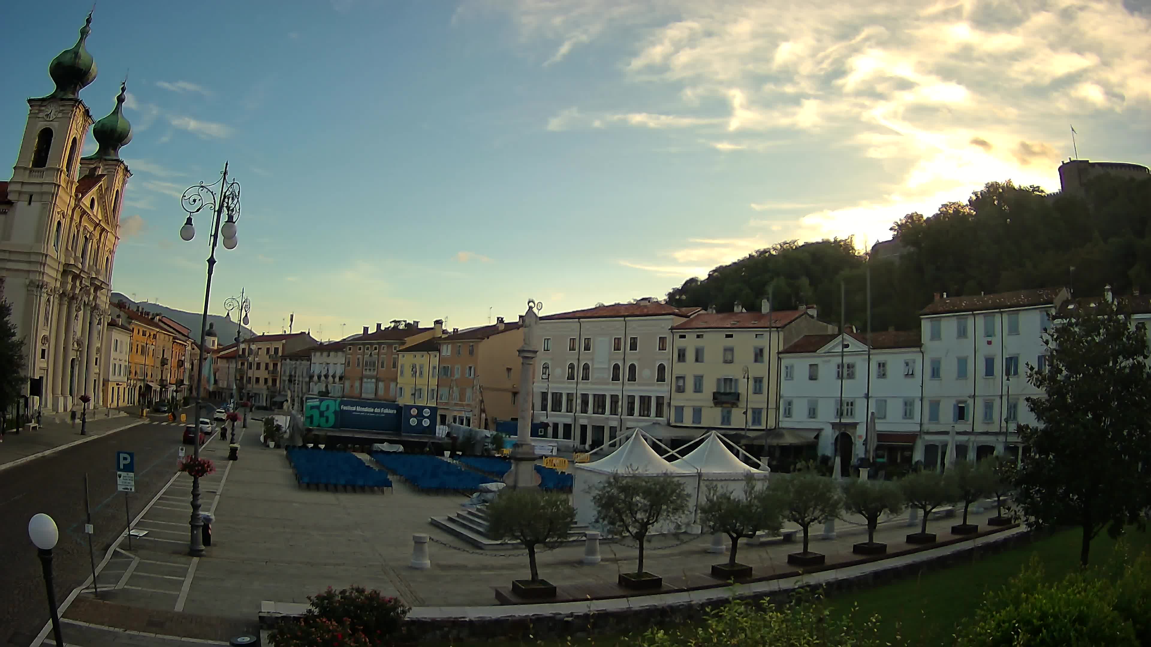 Kamera Gorica Travnik in cerkev sv. Ignacija