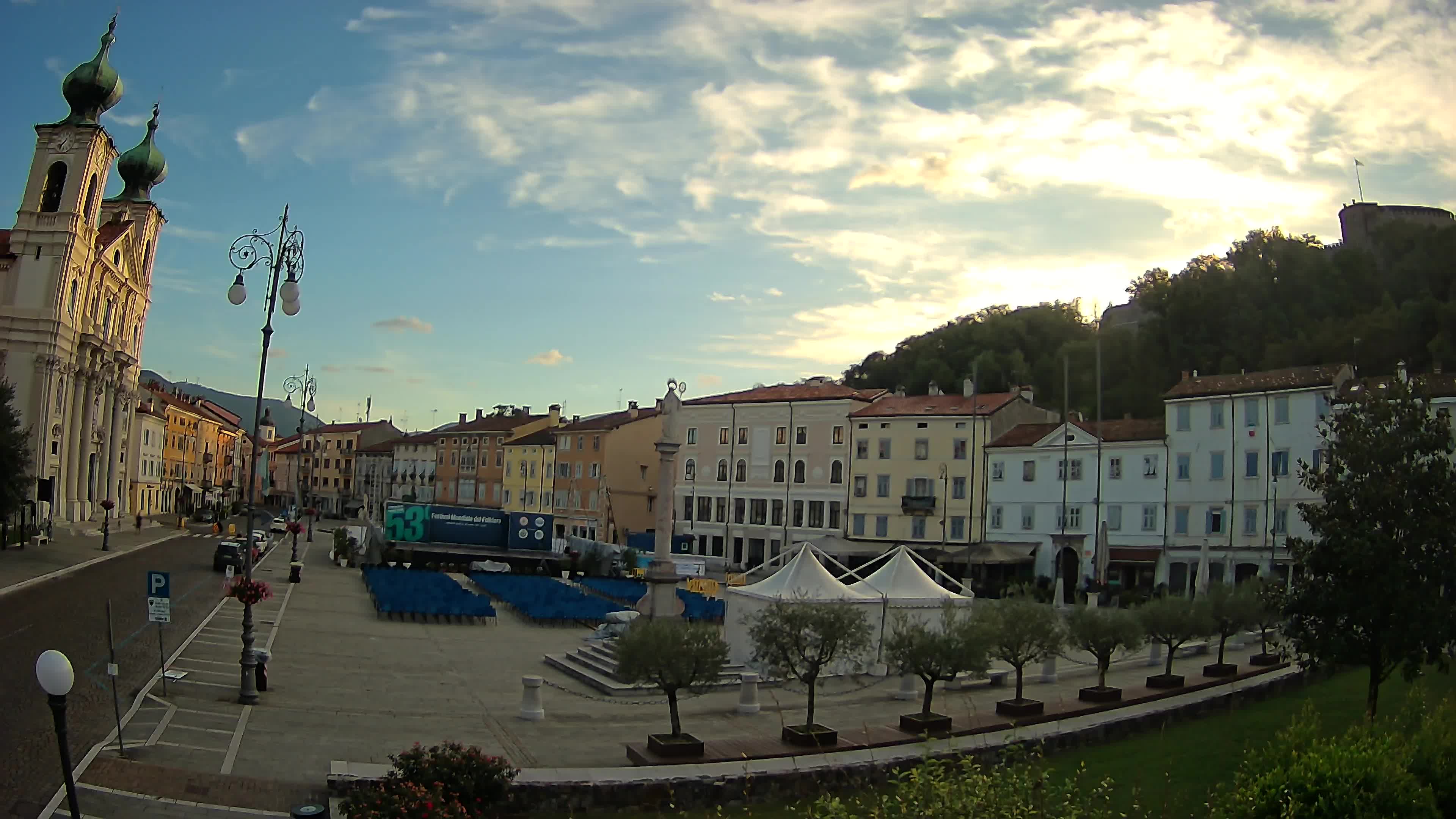 Kamera Gorica Travnik in cerkev sv. Ignacija