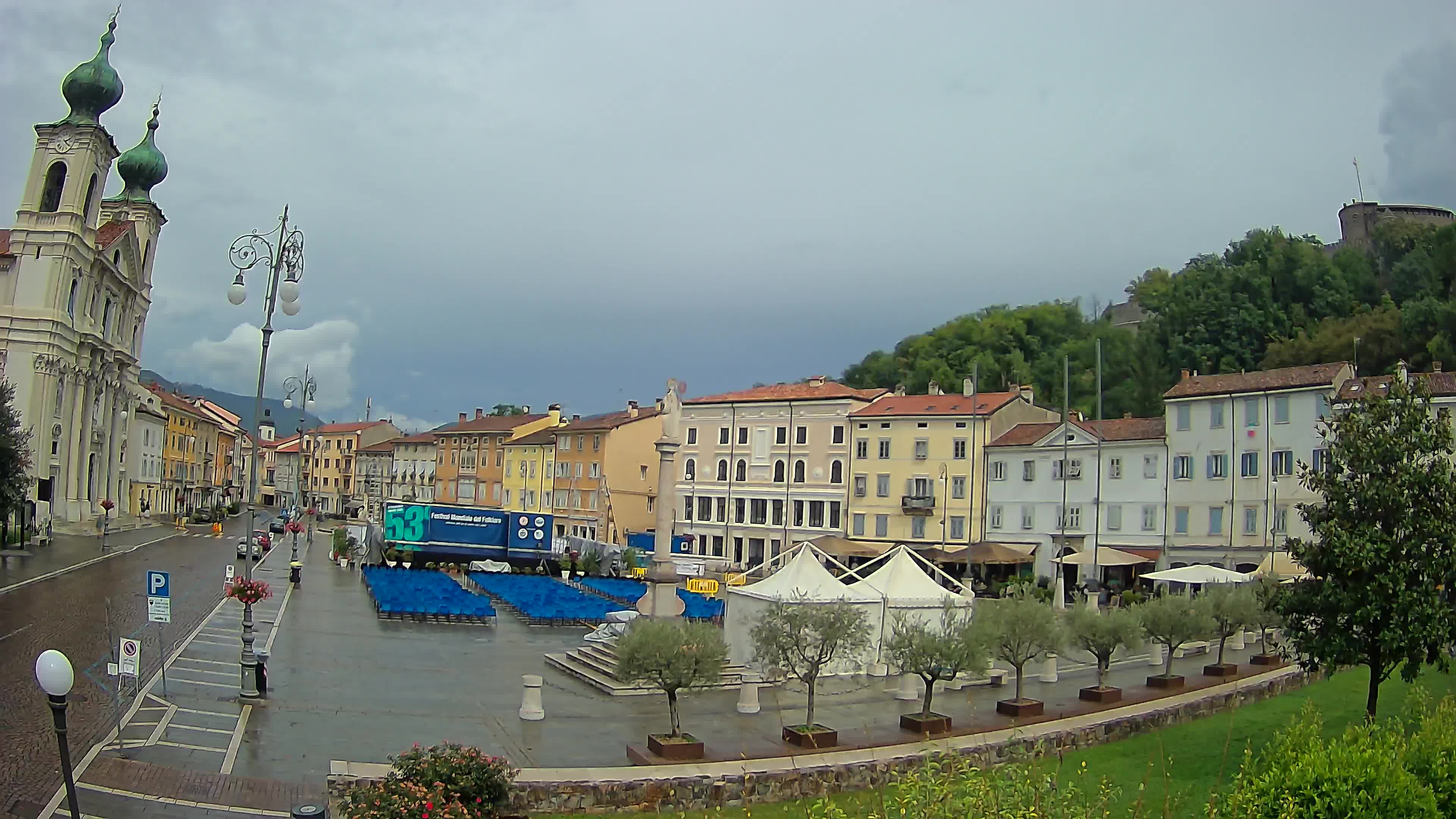 Kamera Gorica Travnik in cerkev sv. Ignacija