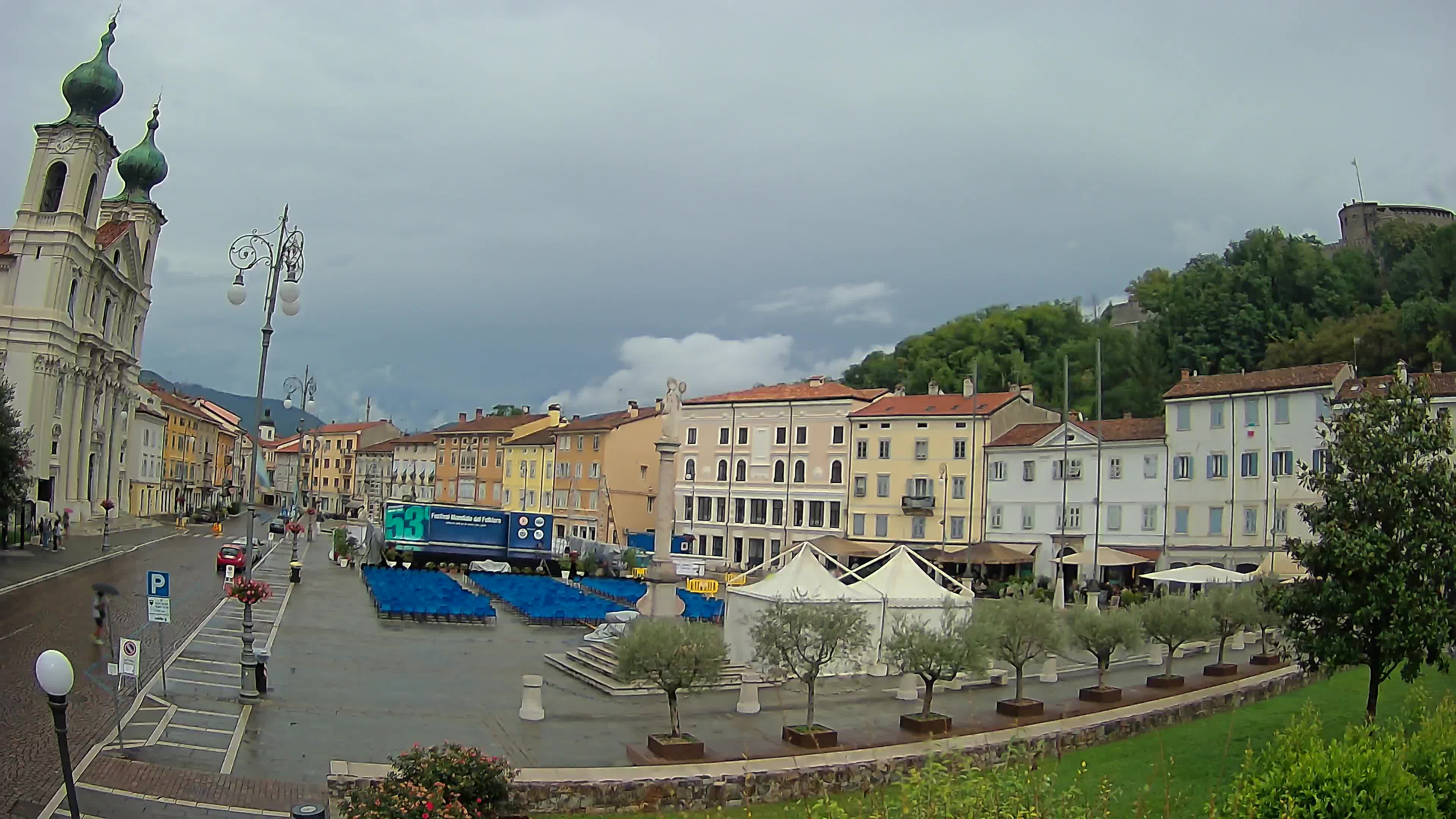 Kamera Gorica Travnik in cerkev sv. Ignacija