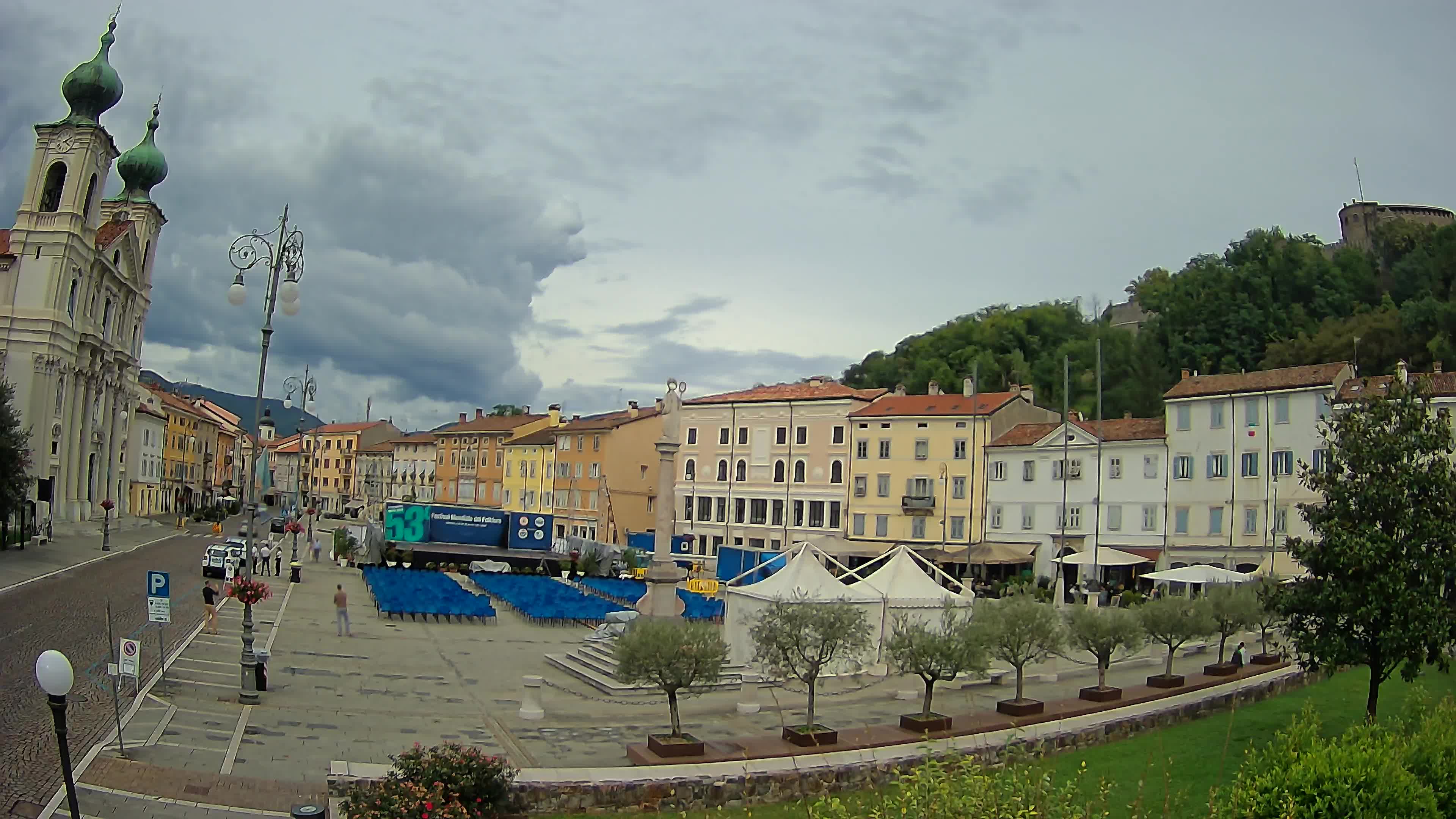 Kamera Gorica Travnik in cerkev sv. Ignacija