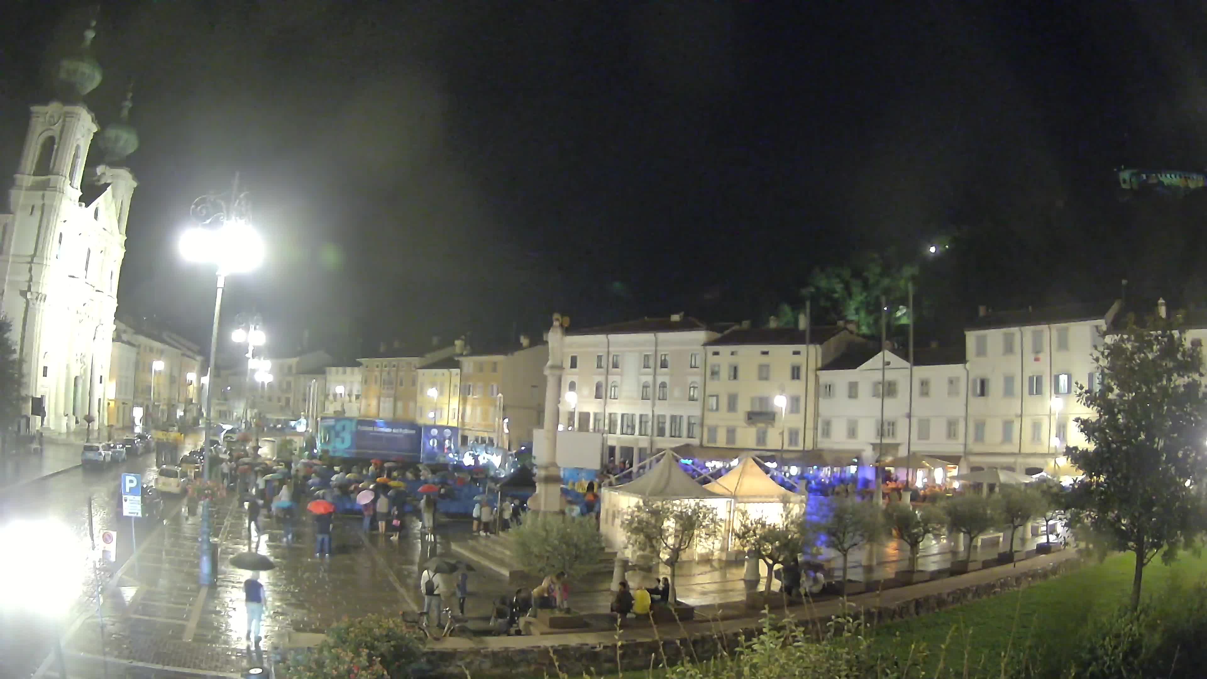Kamera Gorica Travnik in cerkev sv. Ignacija