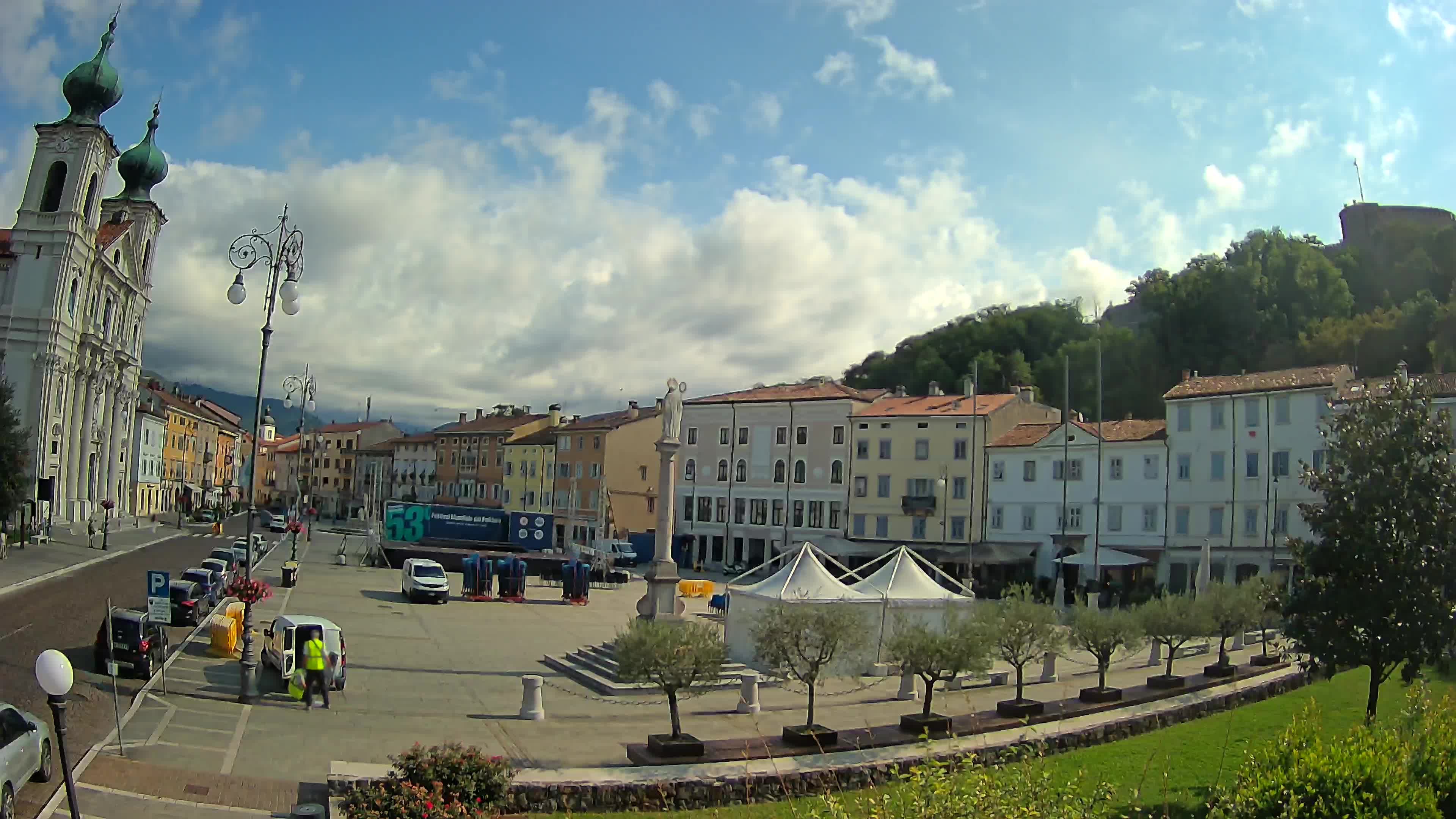Gorizia – Plaza Vittoria – iglesia de San Pedro. Ignacio