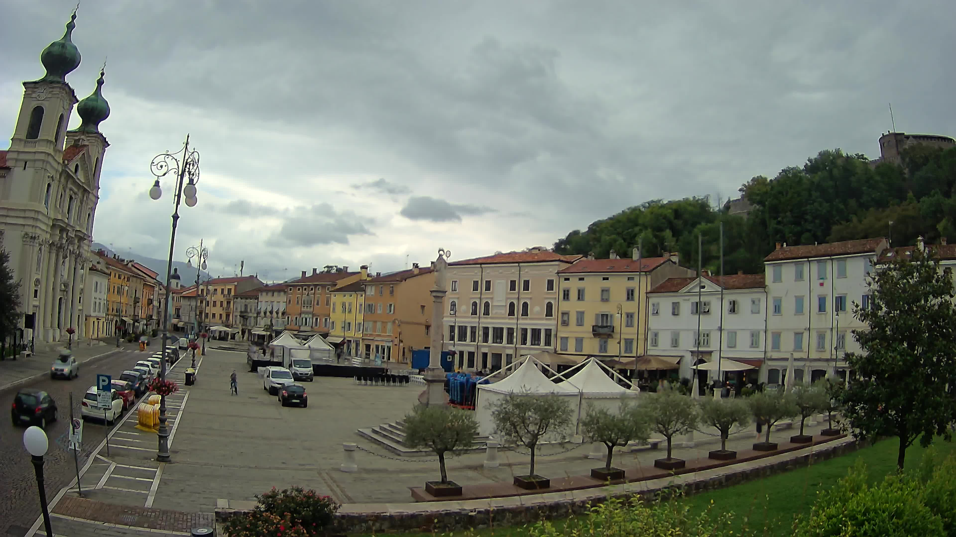 Gorizia – Plaza Vittoria – iglesia de San Pedro. Ignacio