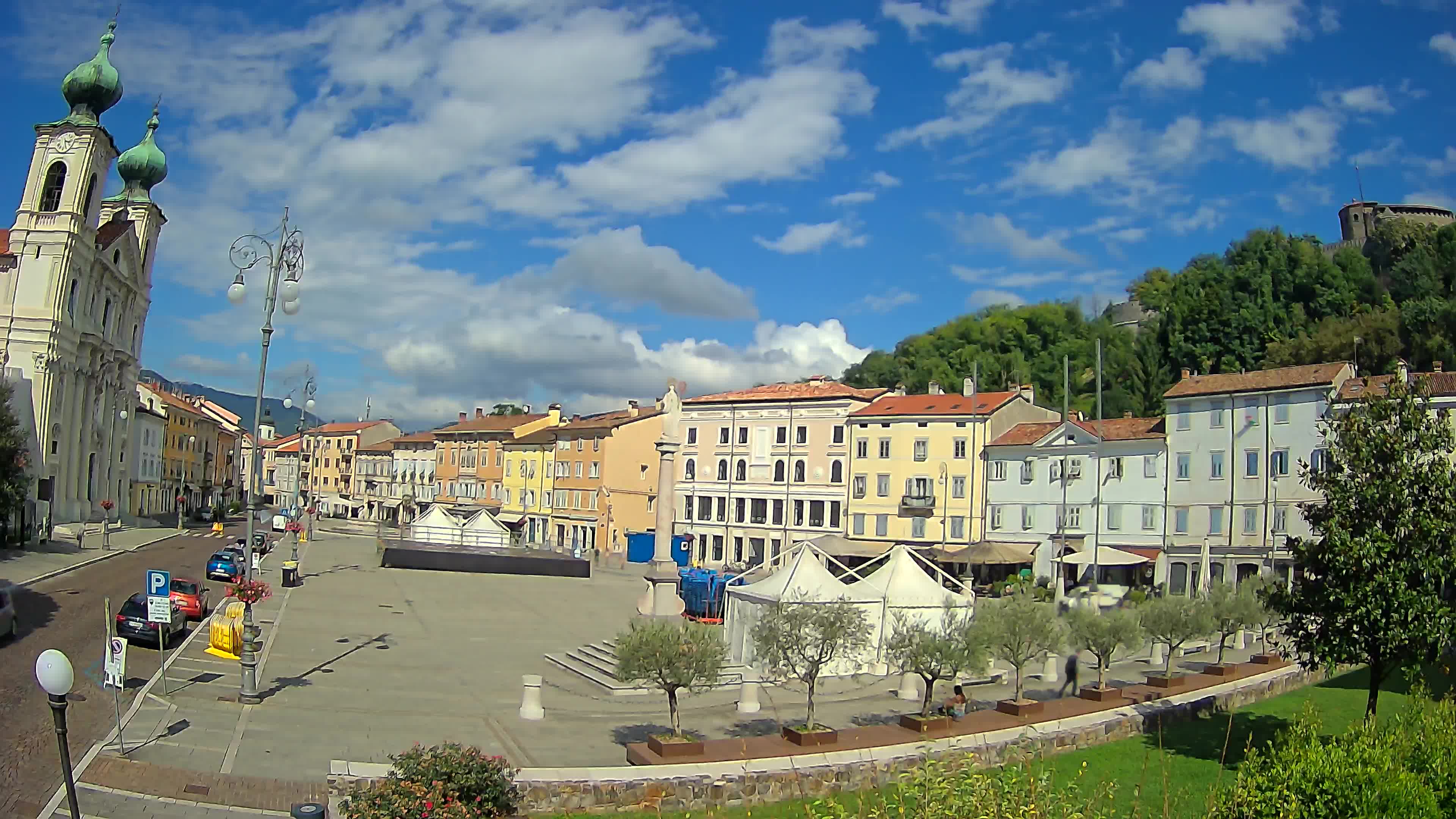 Kamera Gorica Travnik in cerkev sv. Ignacija