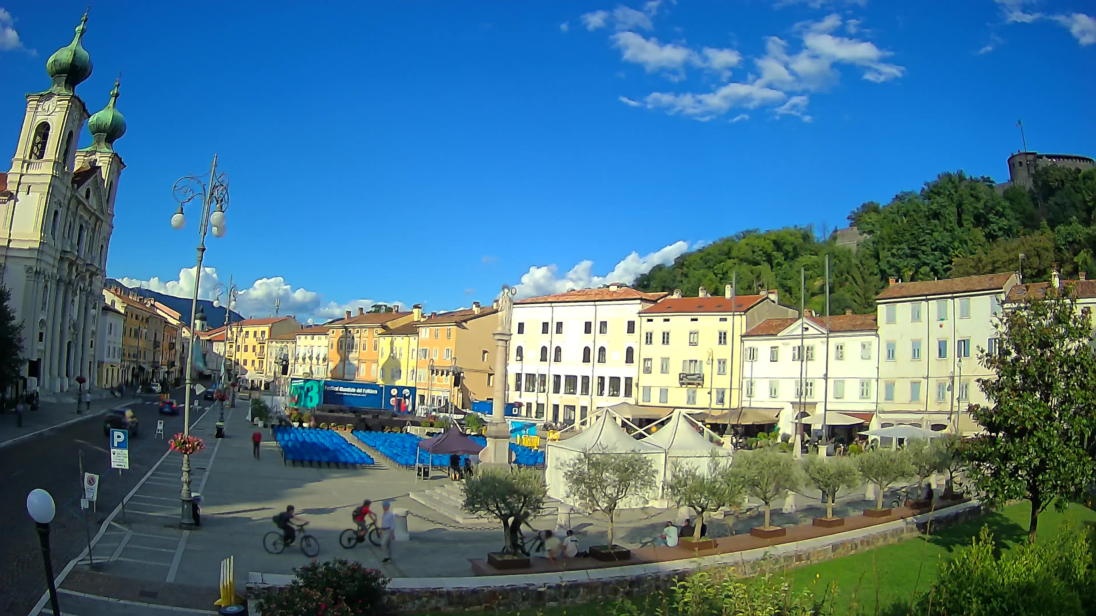 Kamera Gorica Travnik in cerkev sv. Ignacija