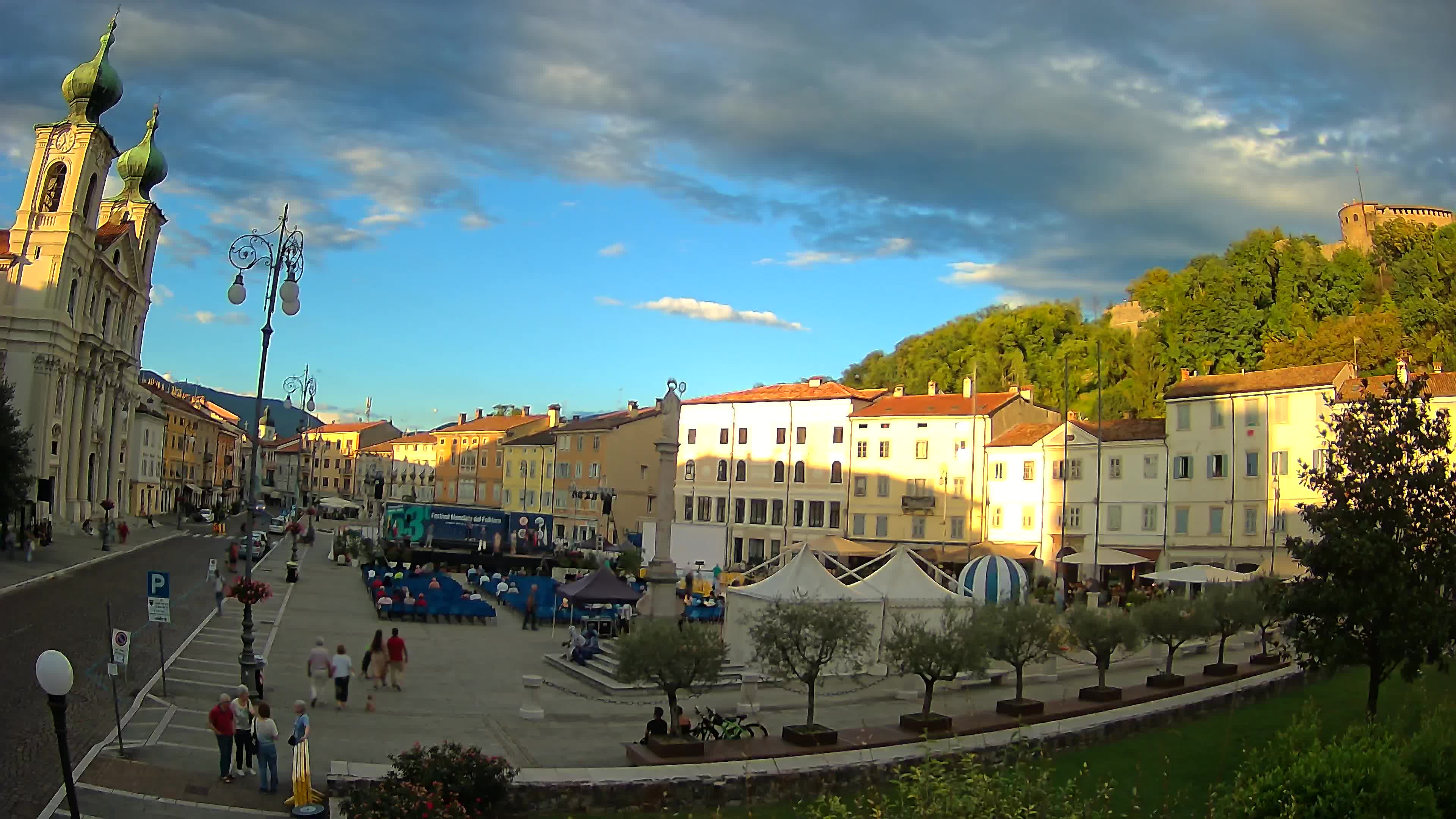 Kamera Gorica Travnik in cerkev sv. Ignacija