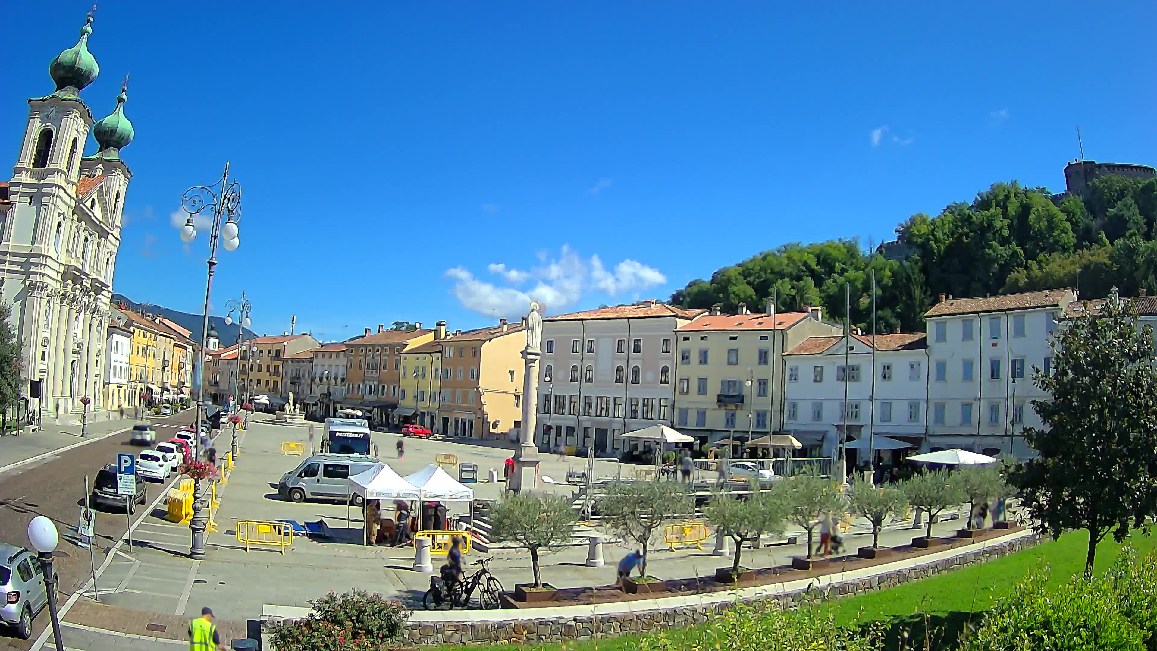 Gorizia – Plaza Vittoria – iglesia de San Pedro. Ignacio