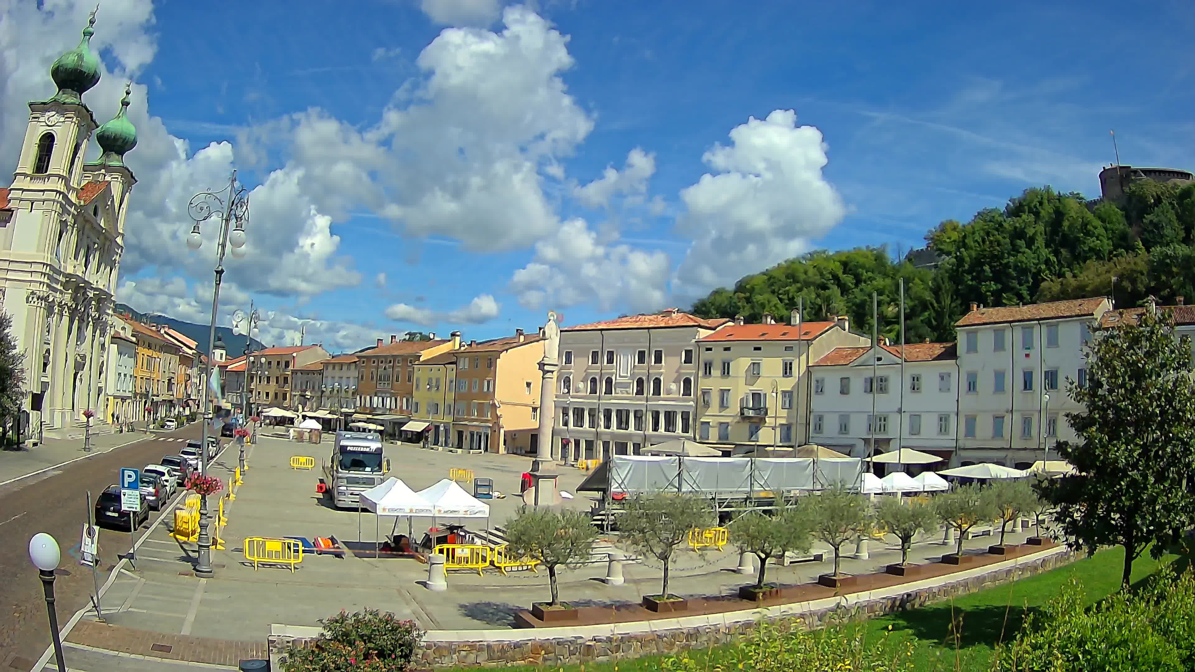 Gorizia – Plaza Vittoria – iglesia de San Pedro. Ignacio