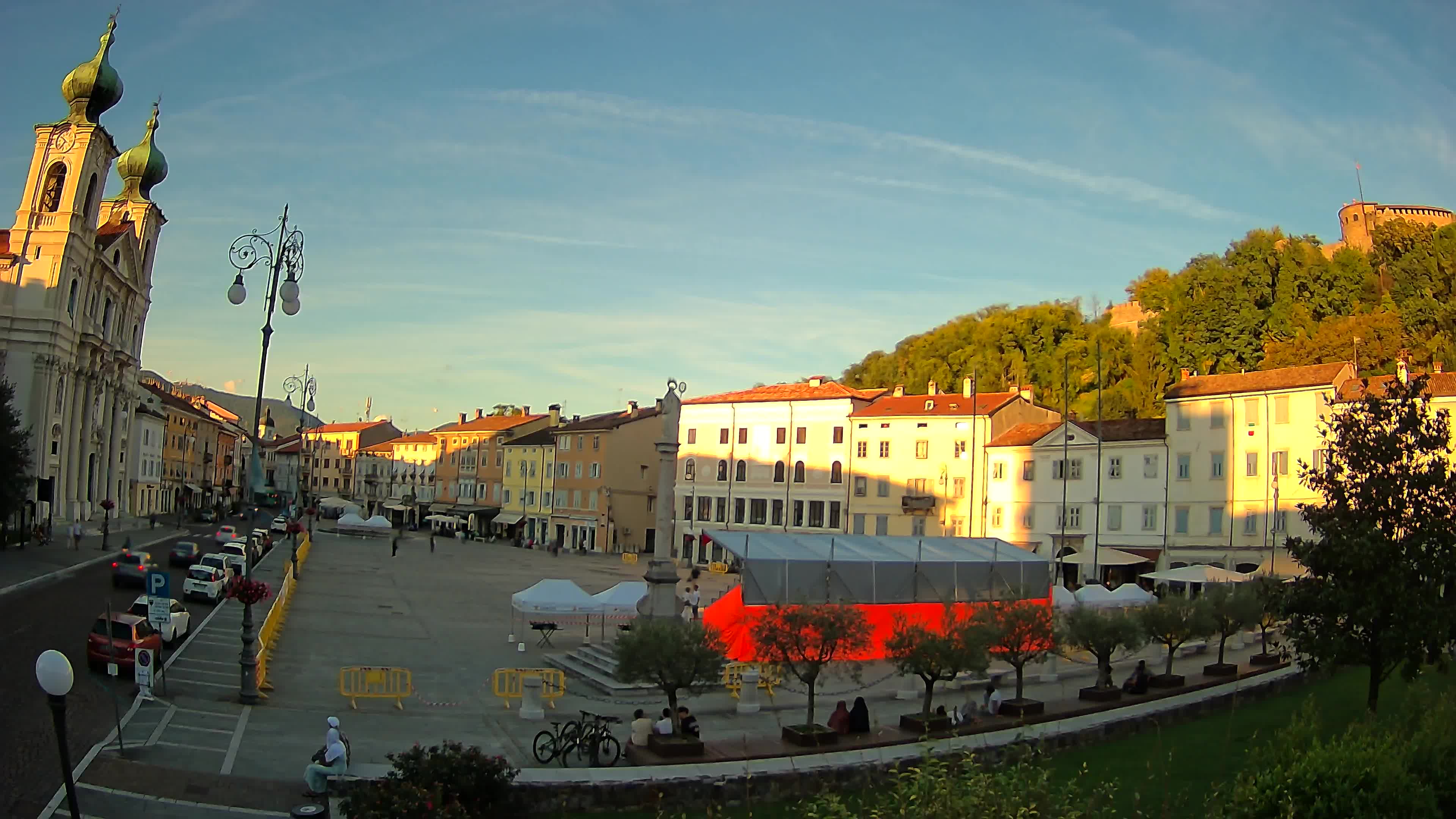 Kamera Gorica Travnik in cerkev sv. Ignacija