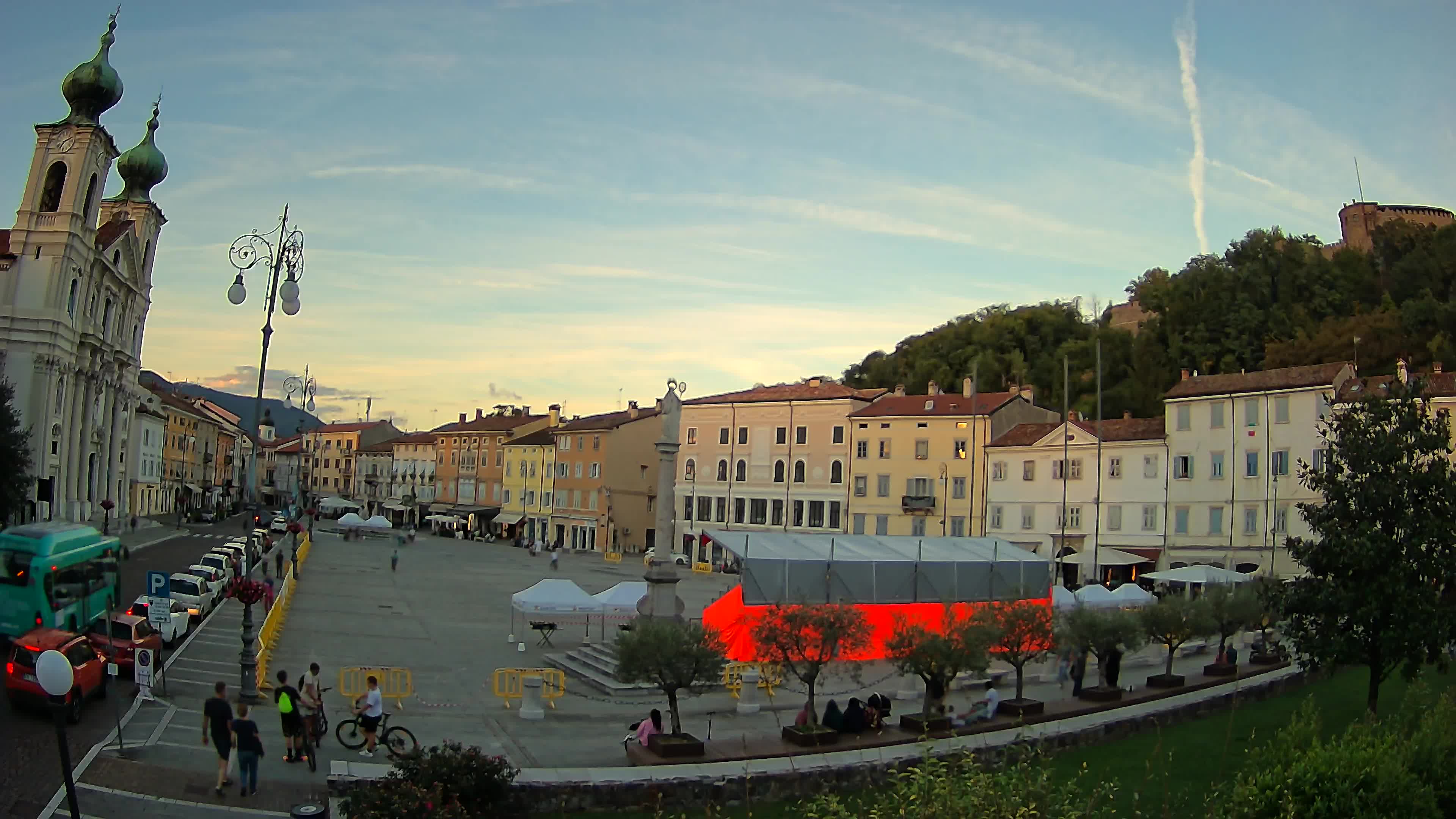 Kamera Gorica Travnik in cerkev sv. Ignacija