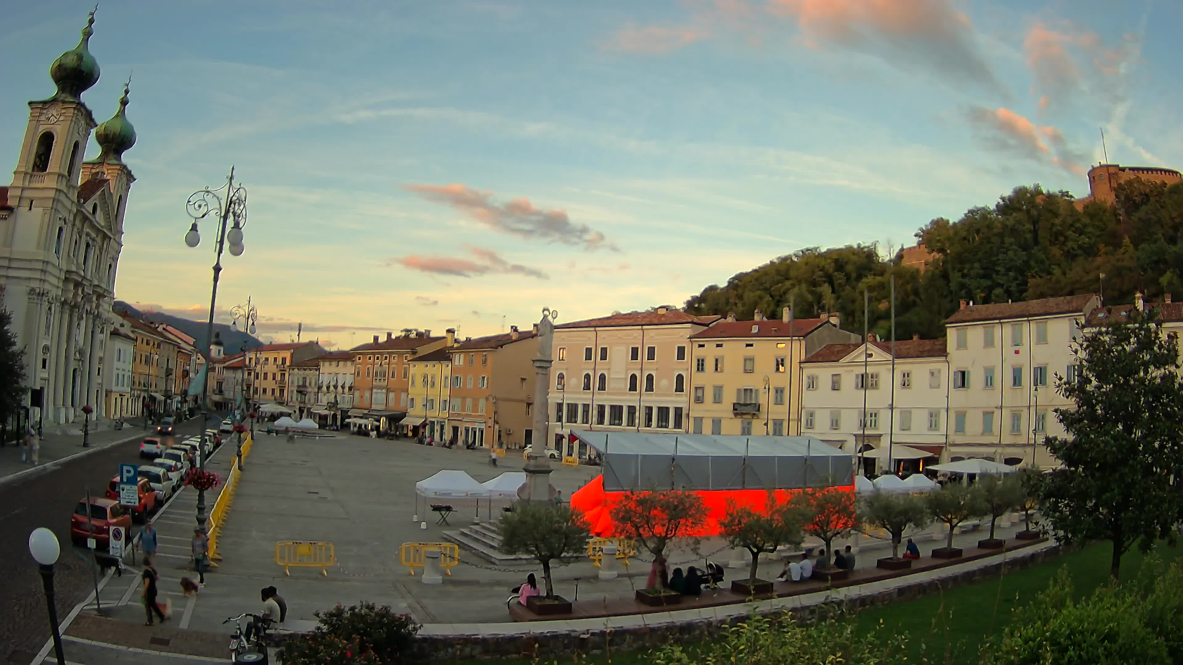 Kamera Gorica Travnik in cerkev sv. Ignacija