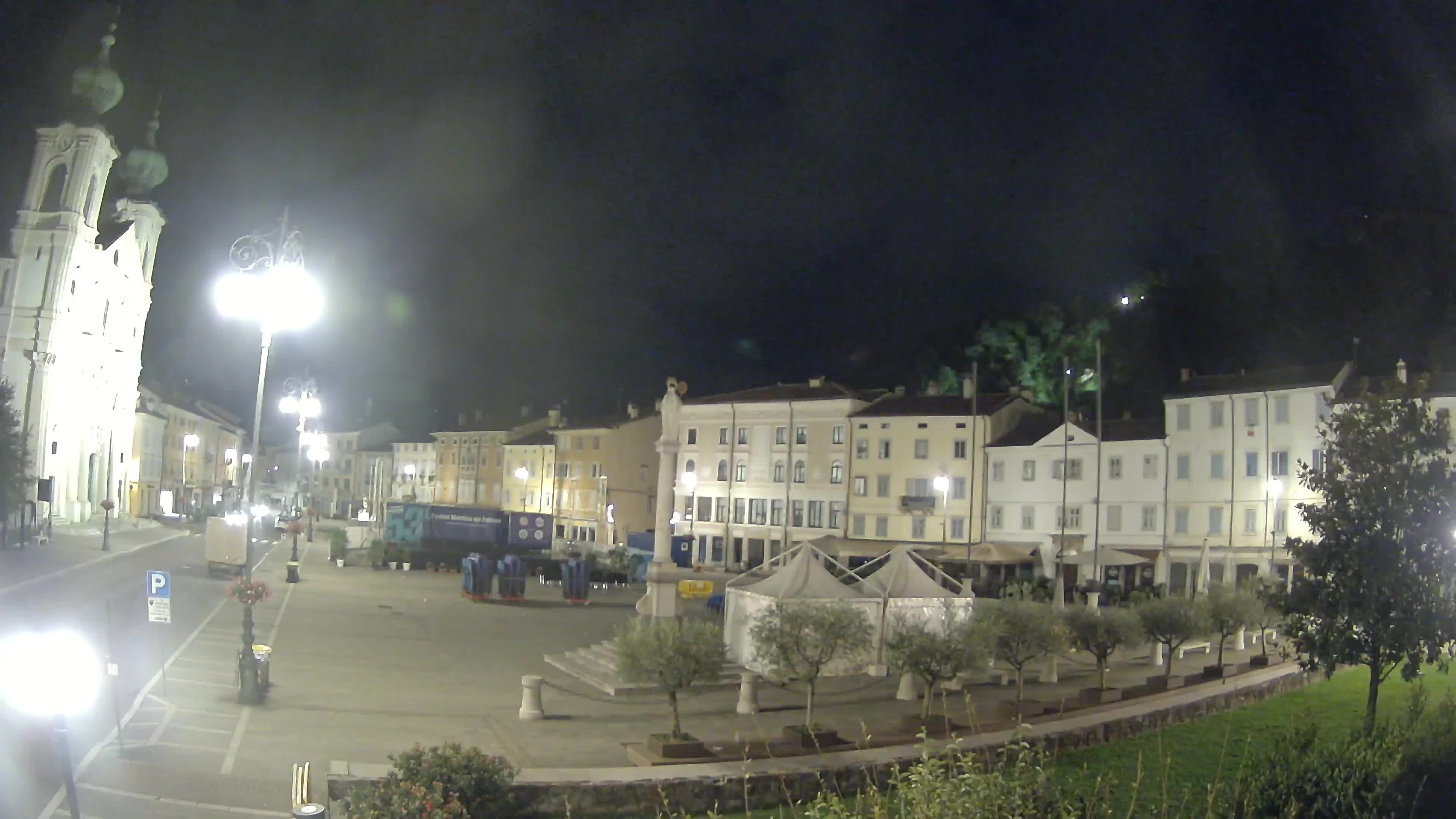 Kamera Gorica Travnik in cerkev sv. Ignacija