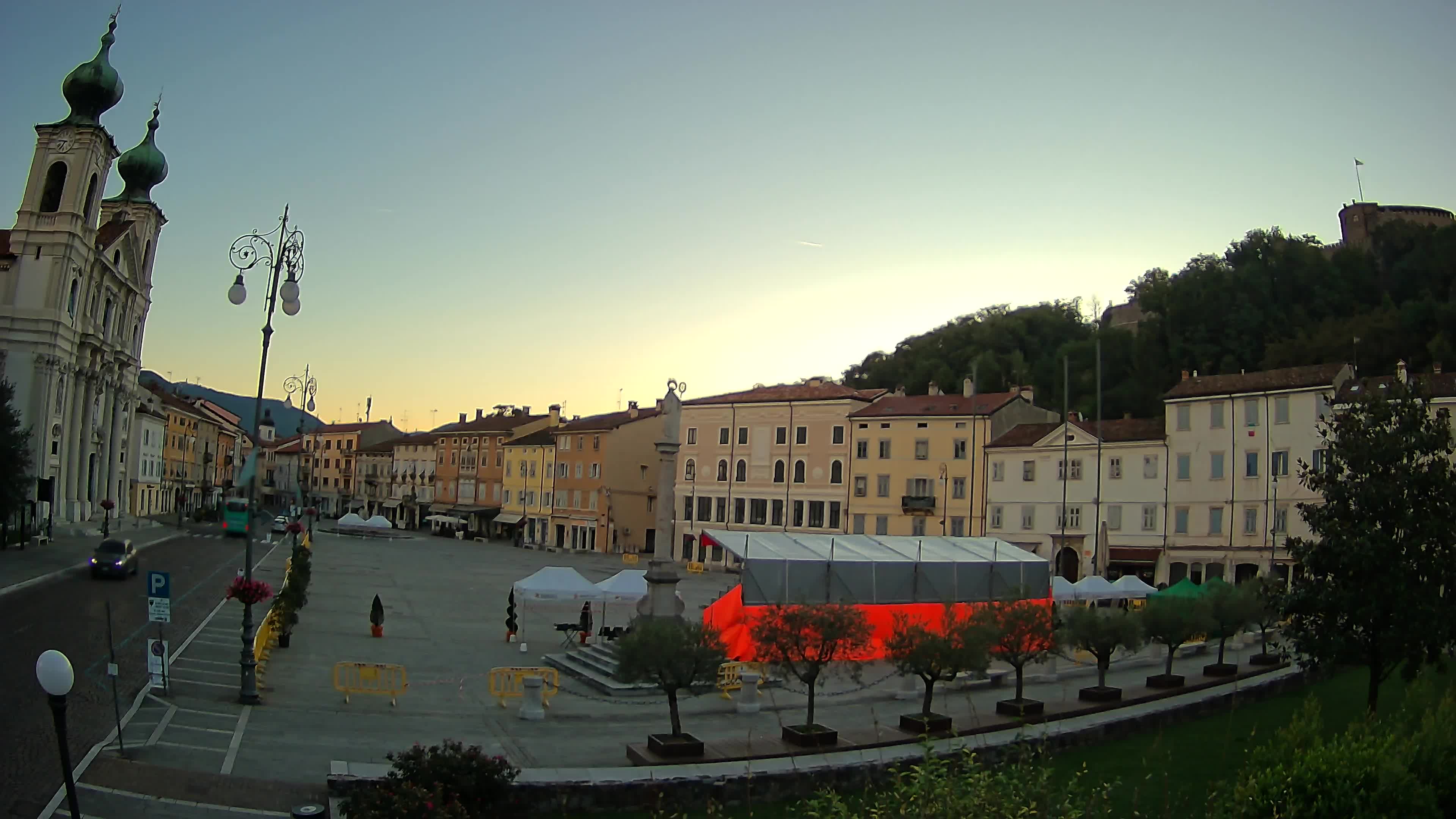 Kamera Gorica Travnik in cerkev sv. Ignacija